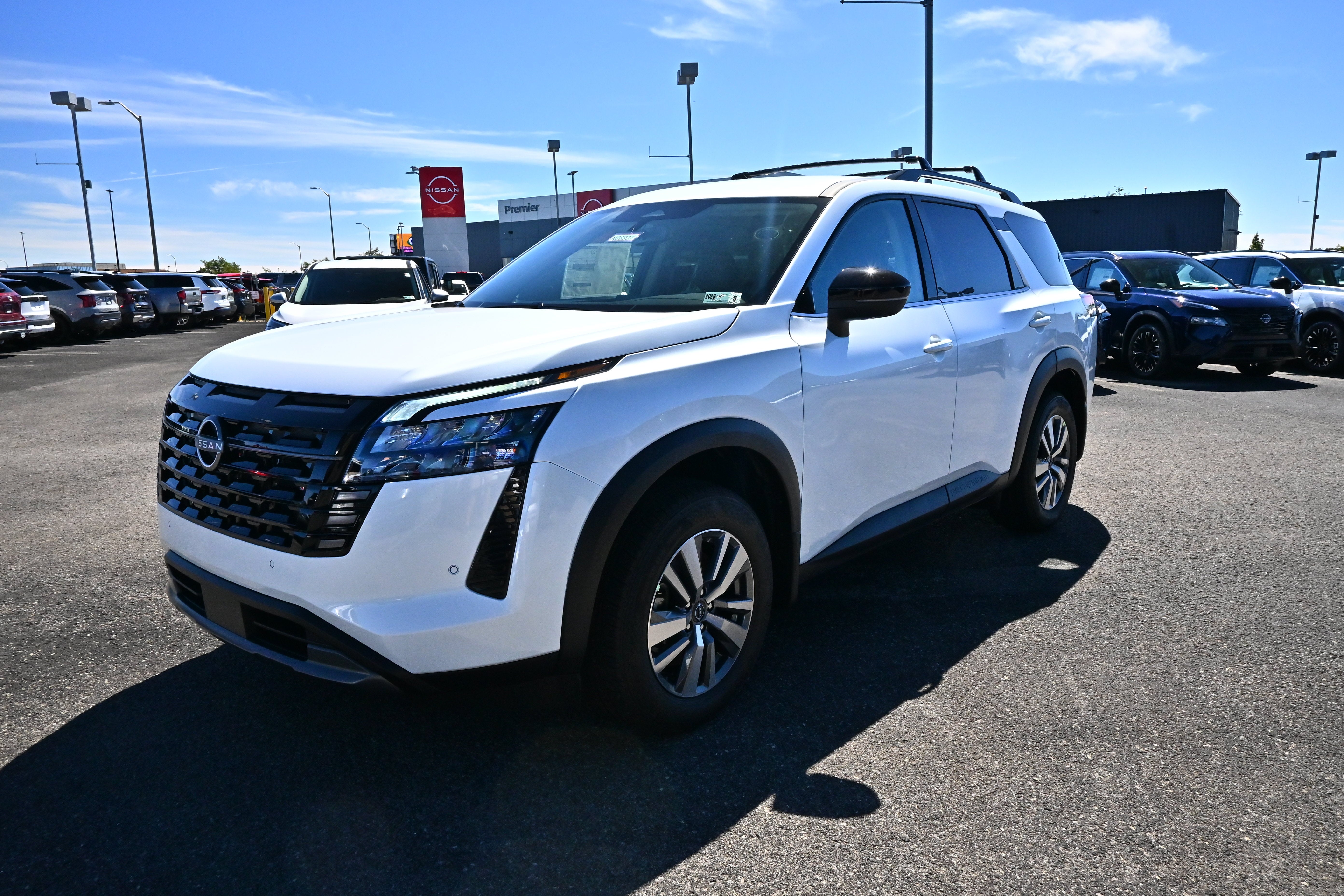 2026 Nissan Pathfinder SL