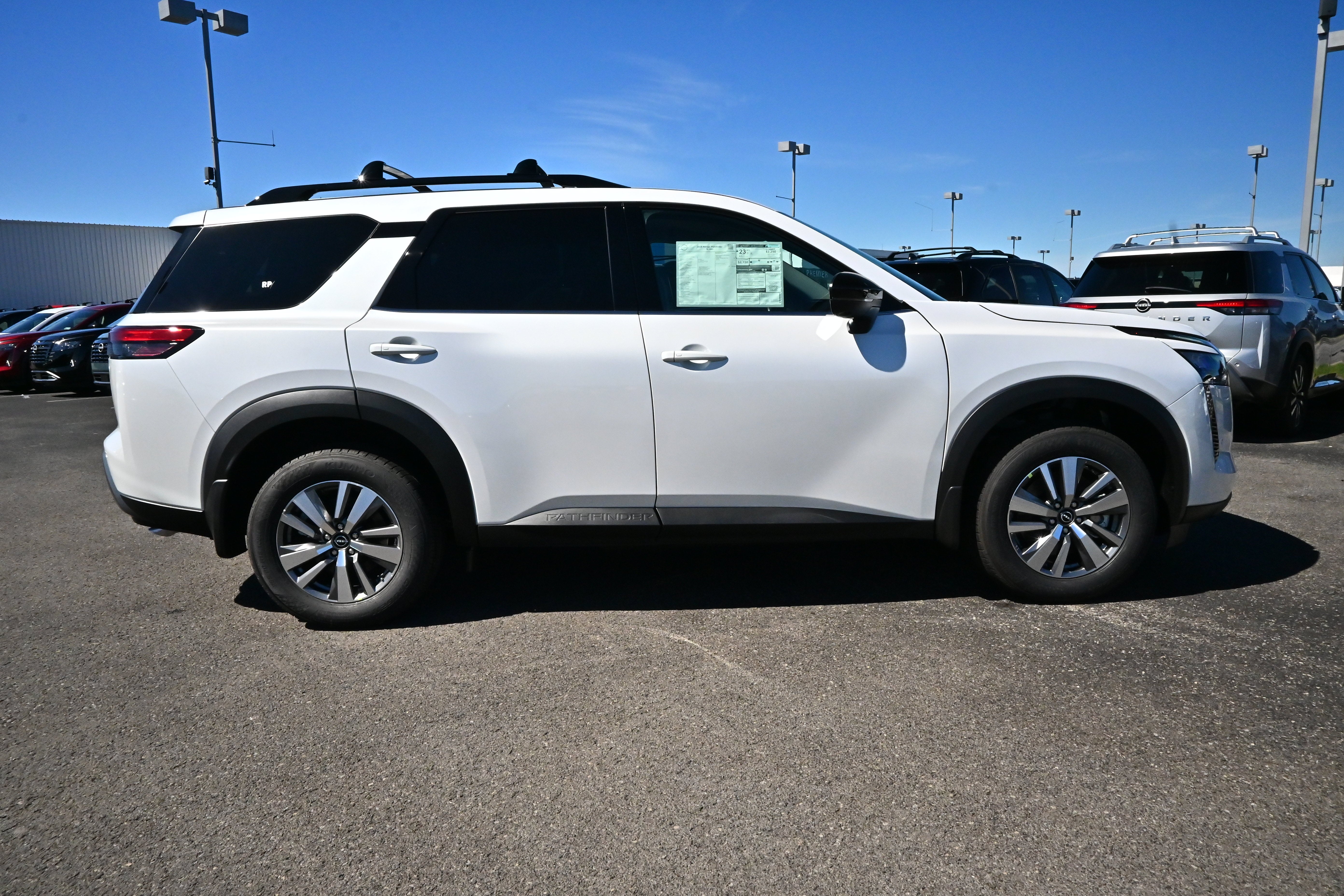 2026 Nissan Pathfinder SL