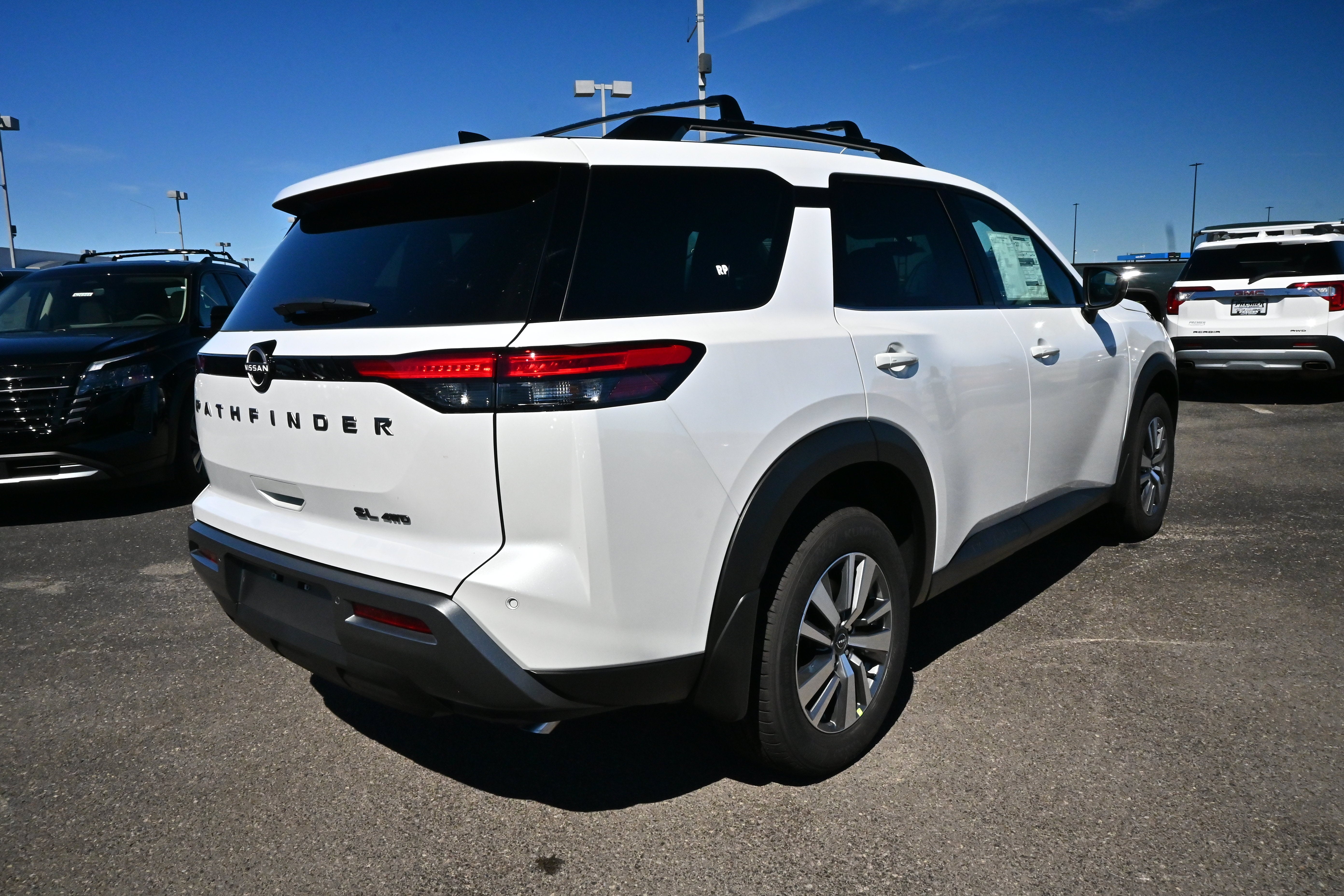 2026 Nissan Pathfinder SL