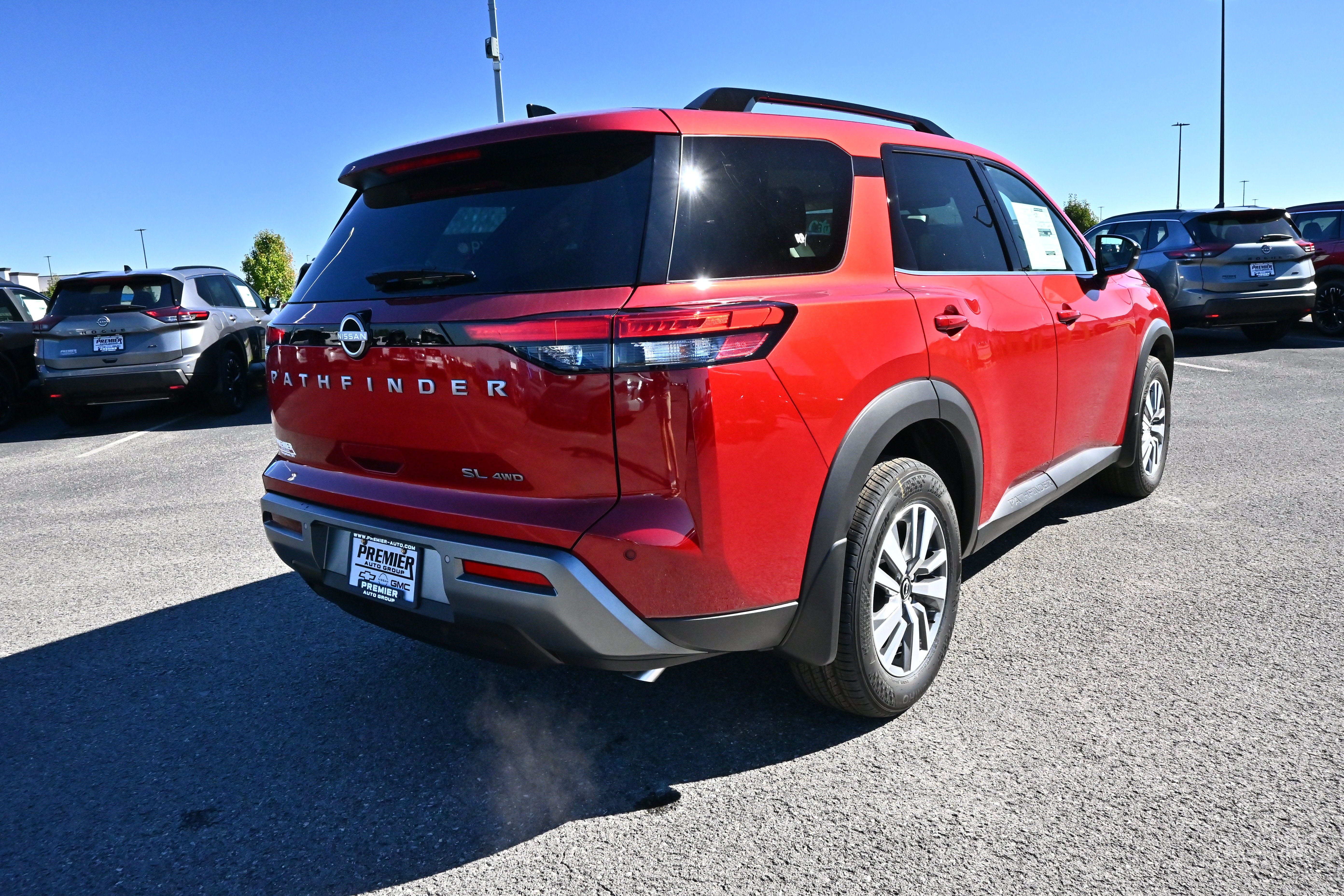 2026 Nissan Pathfinder SL