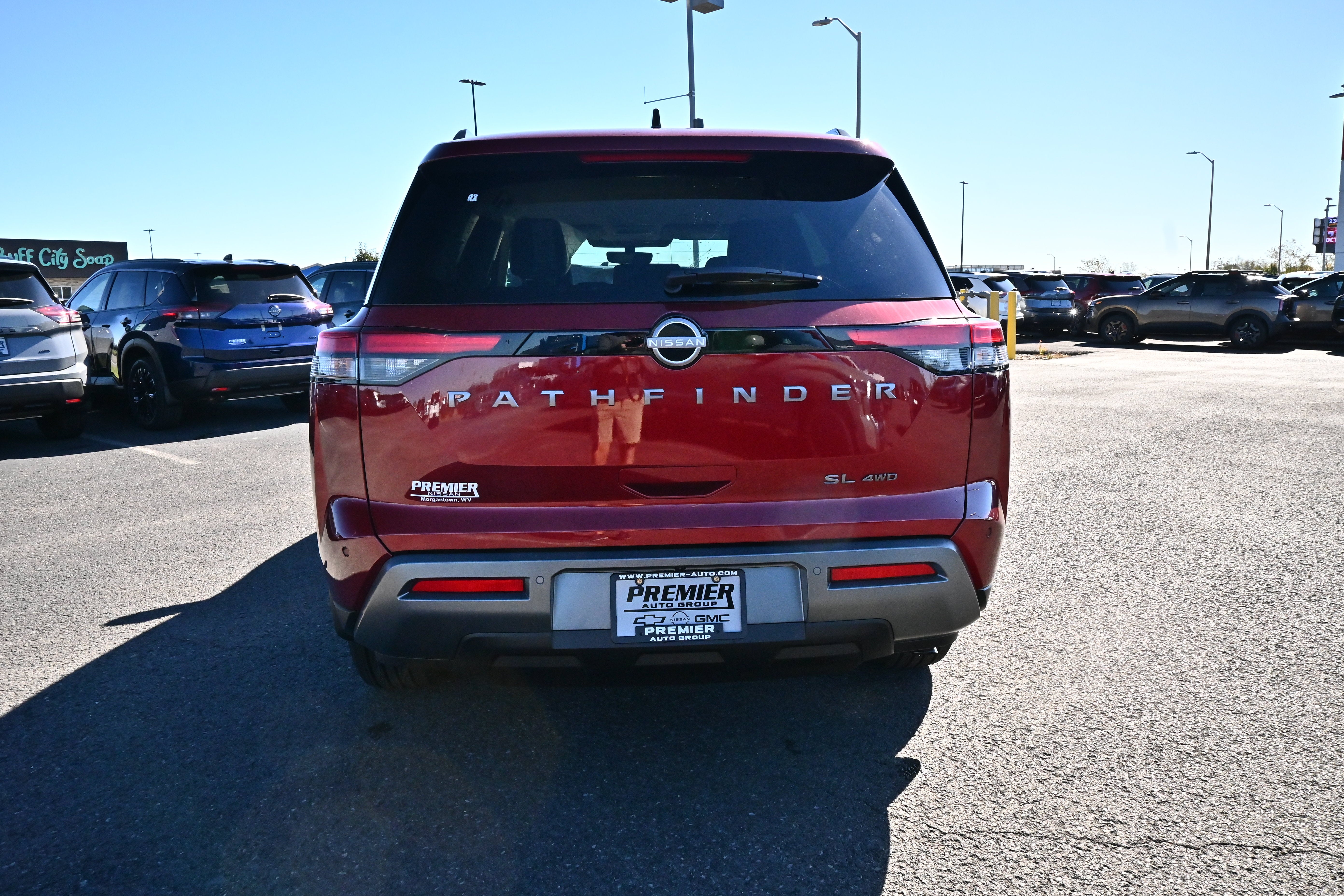 2026 Nissan Pathfinder SL