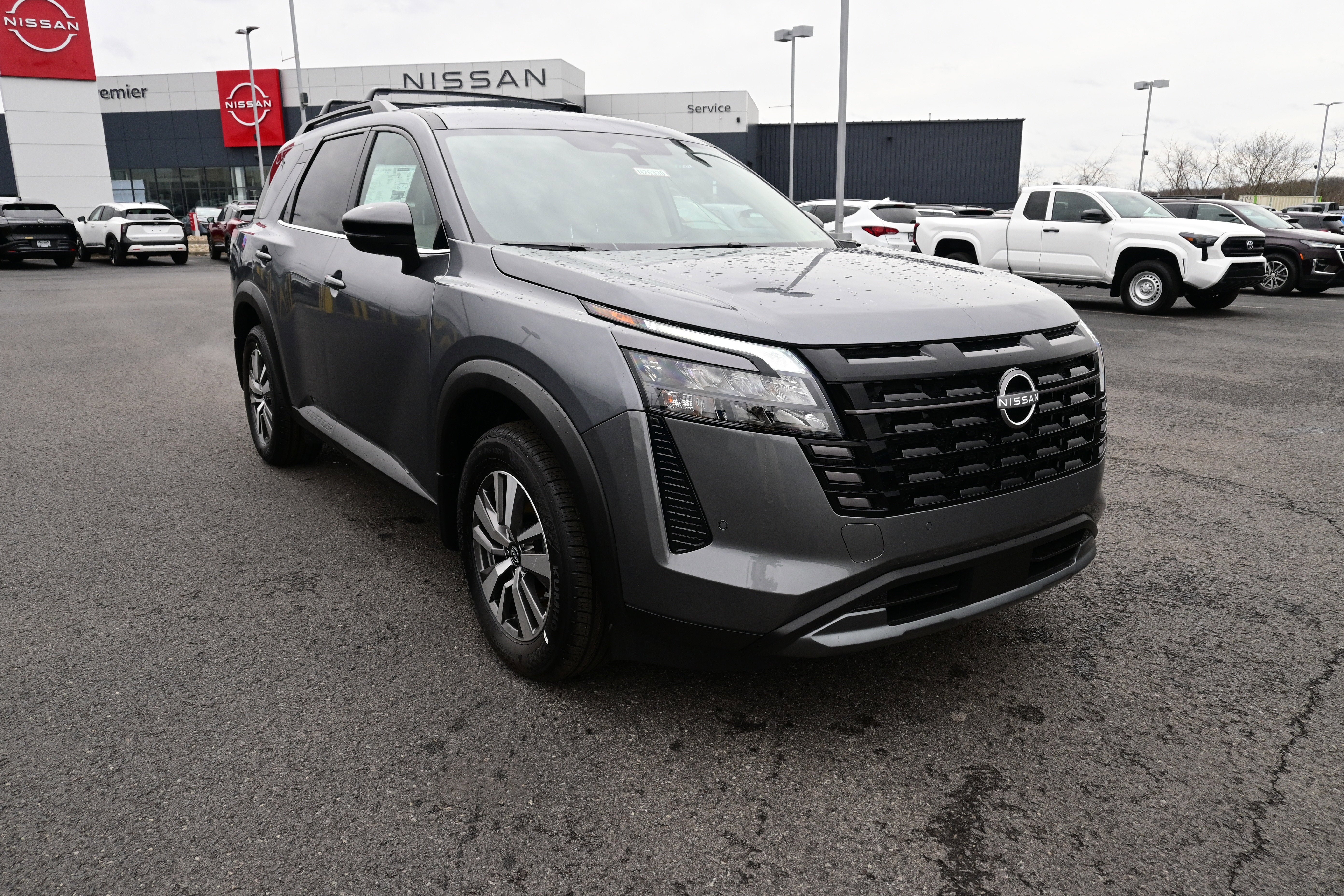 2026 Nissan Pathfinder SL