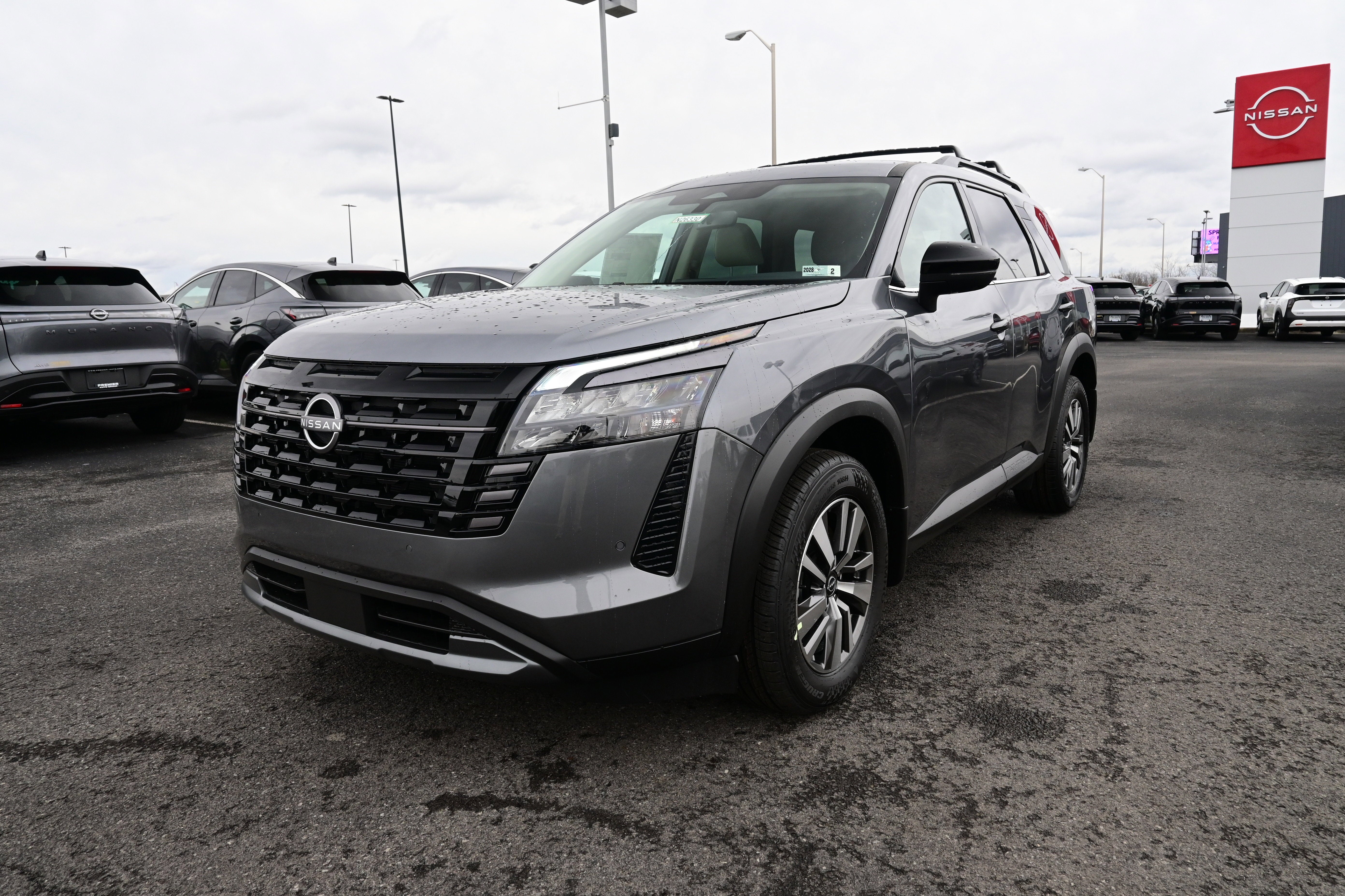 2026 Nissan Pathfinder SL