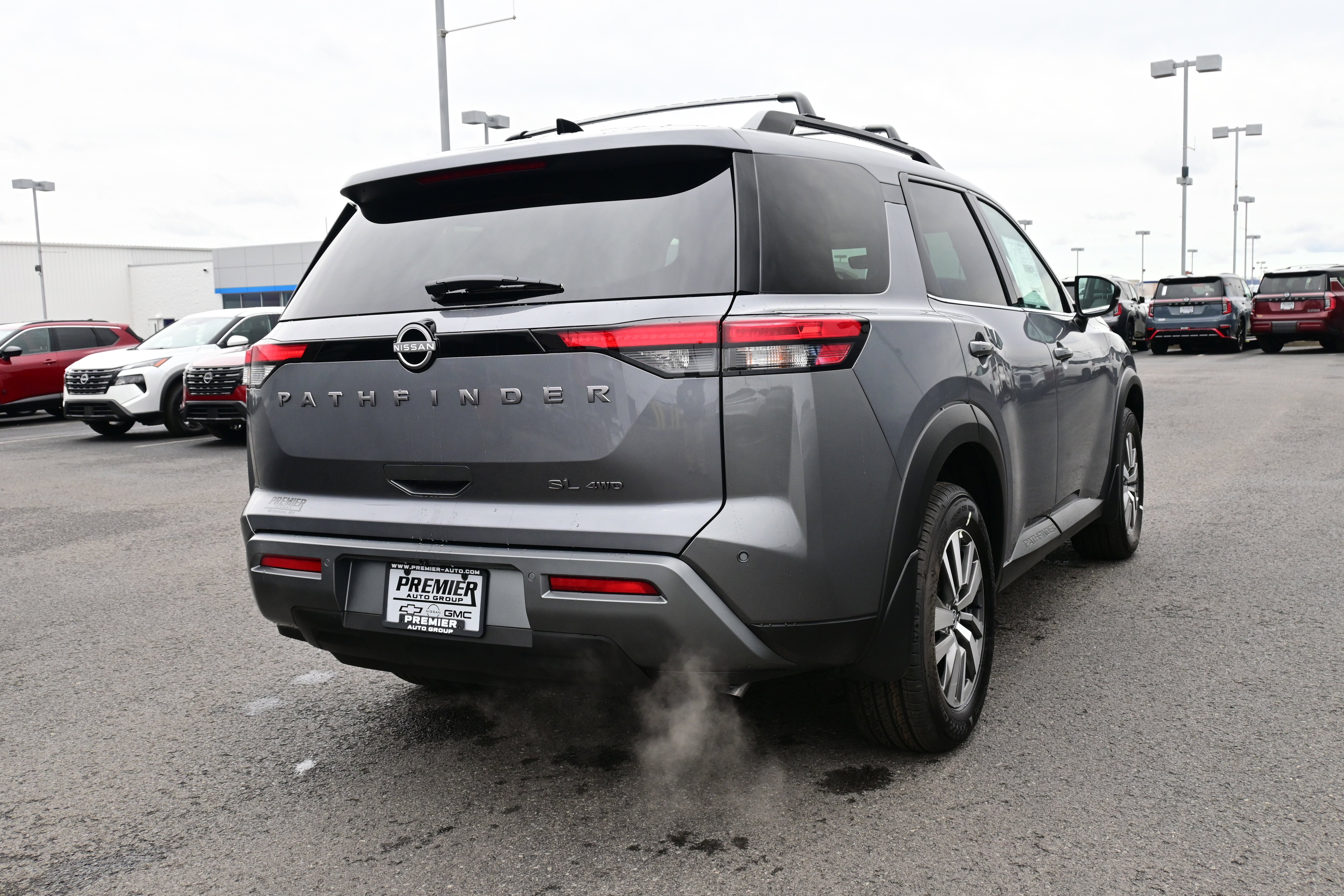 2026 Nissan Pathfinder SL