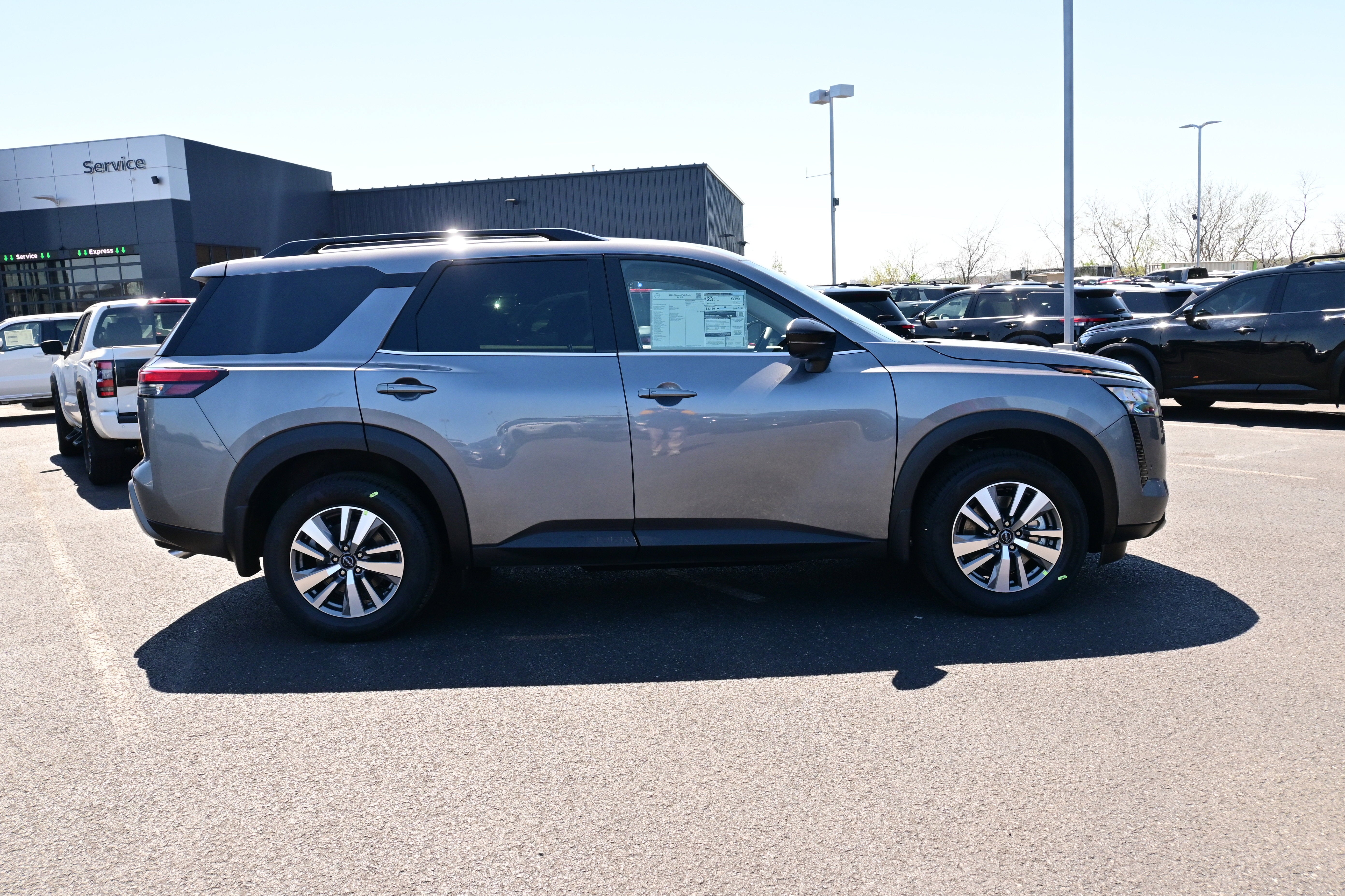 2026 Nissan Pathfinder SL