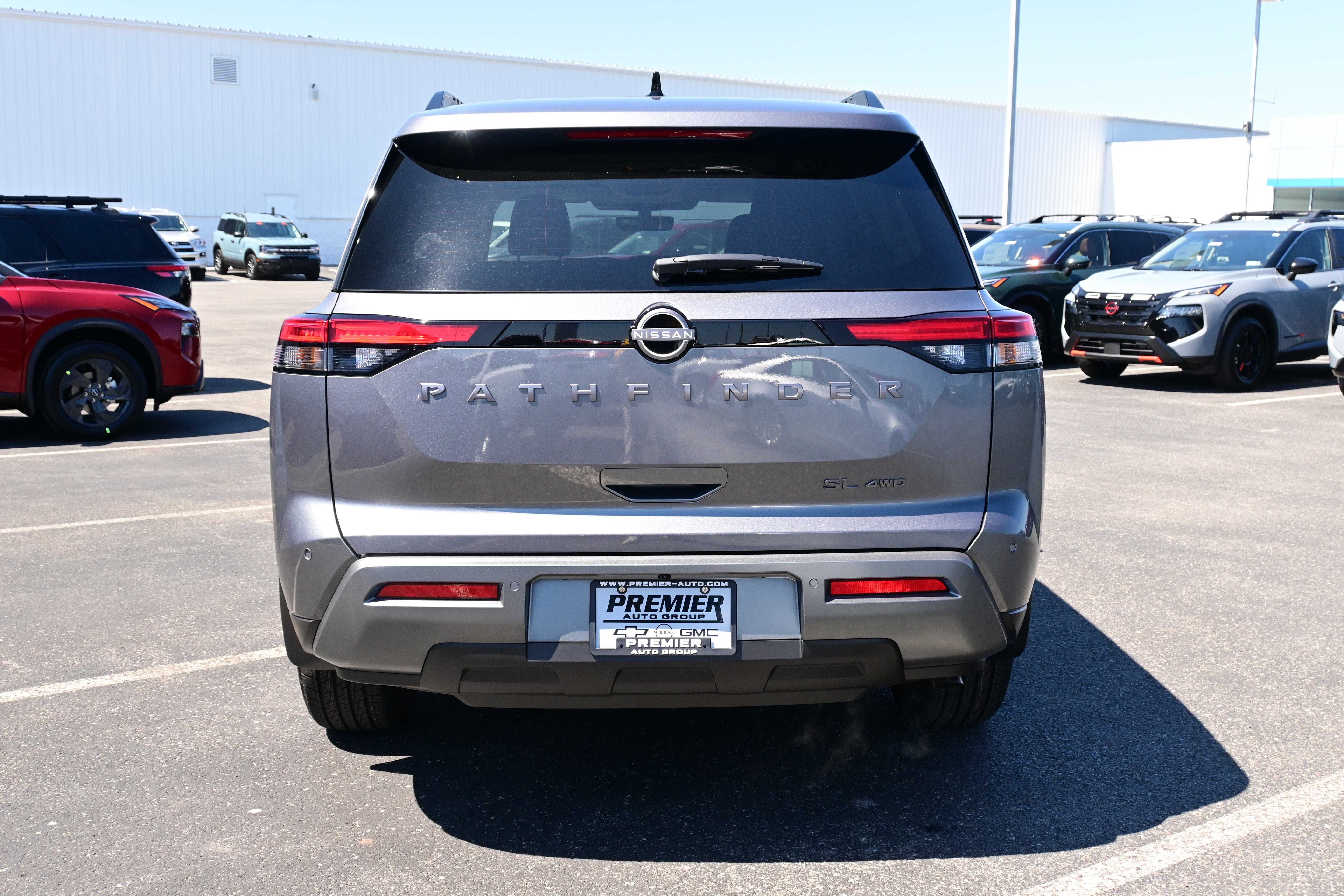 2026 Nissan Pathfinder SL