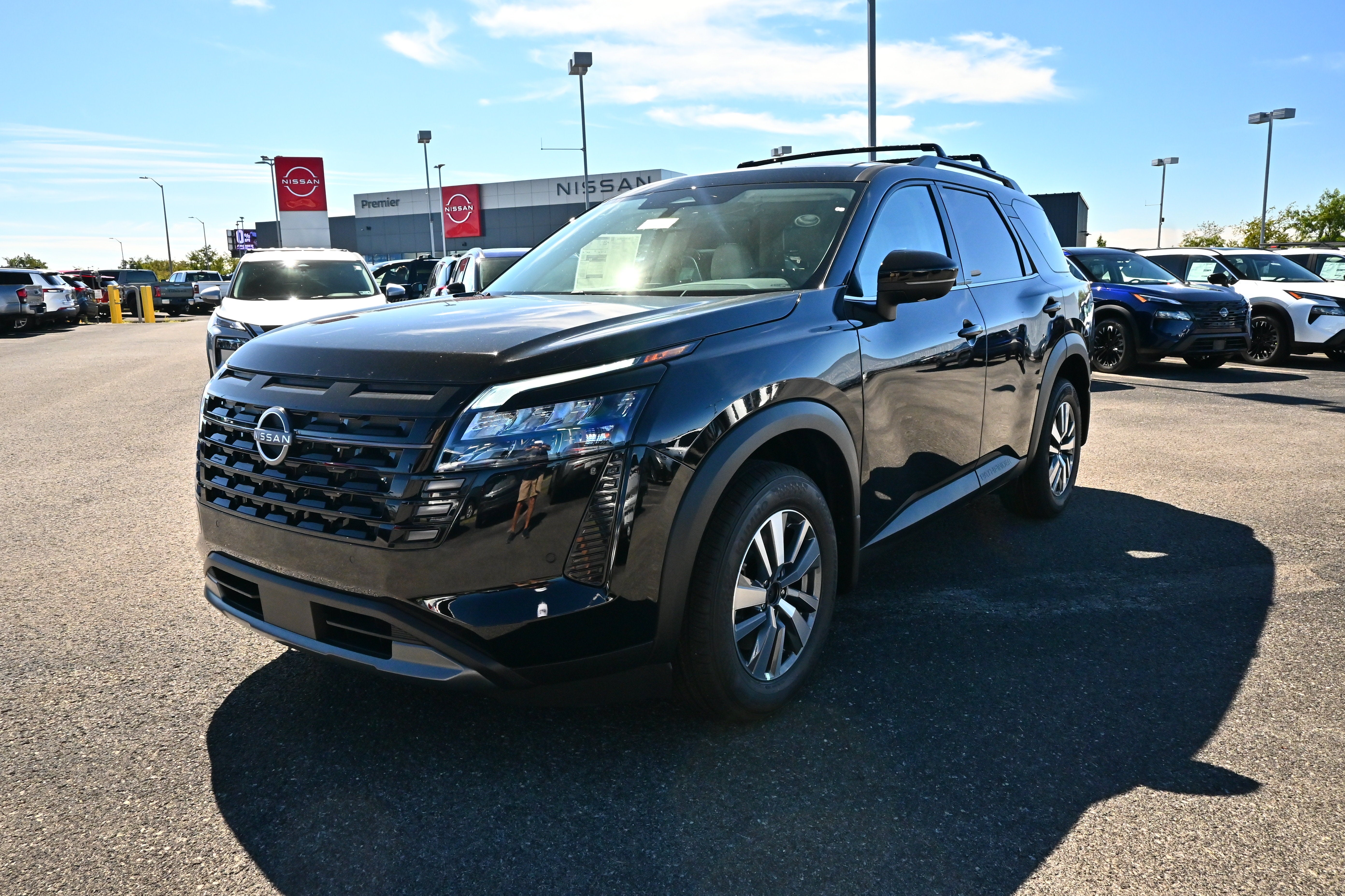 2026 Nissan Pathfinder SL