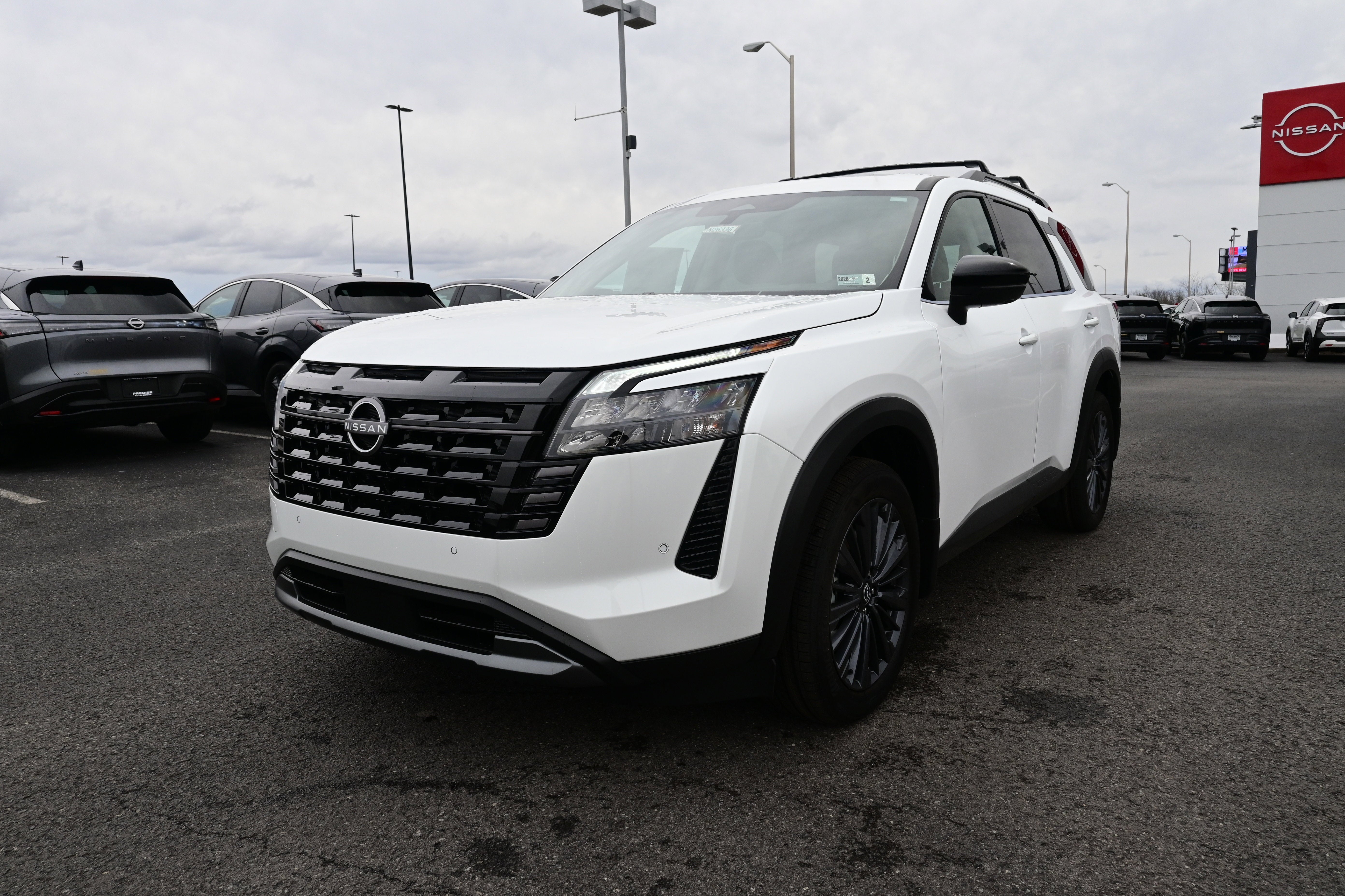 2026 Nissan Pathfinder SL