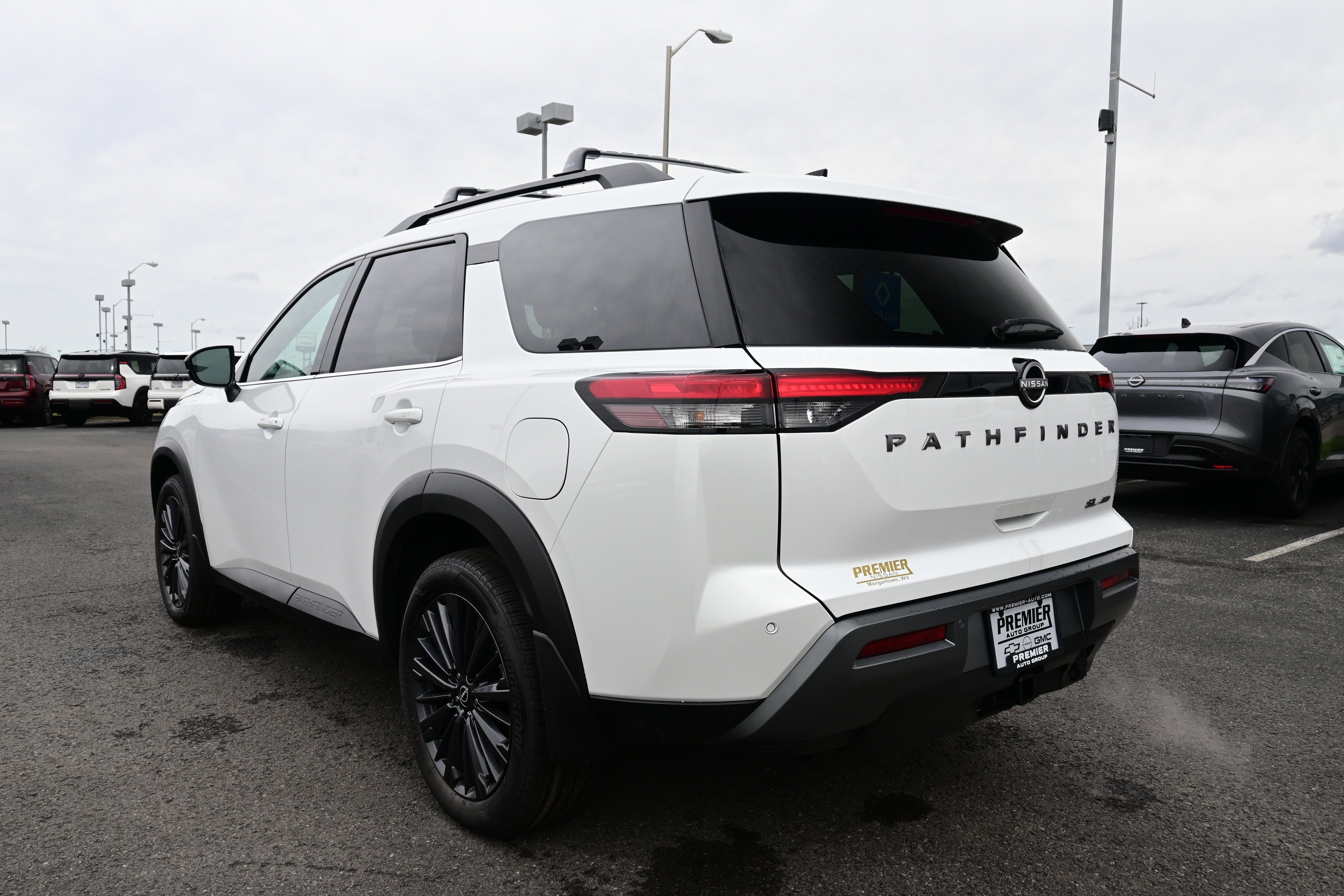 2026 Nissan Pathfinder SL