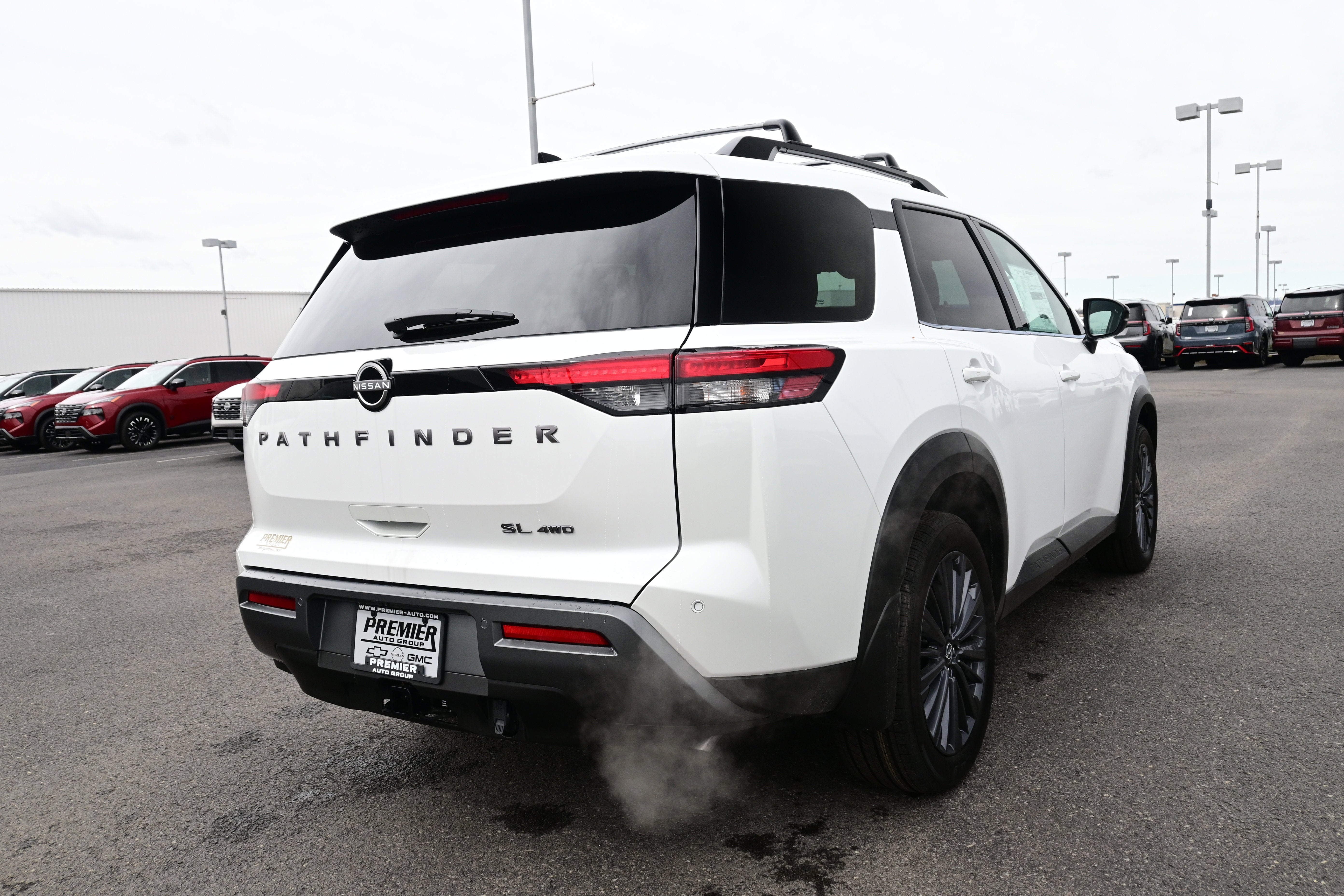 2026 Nissan Pathfinder SL