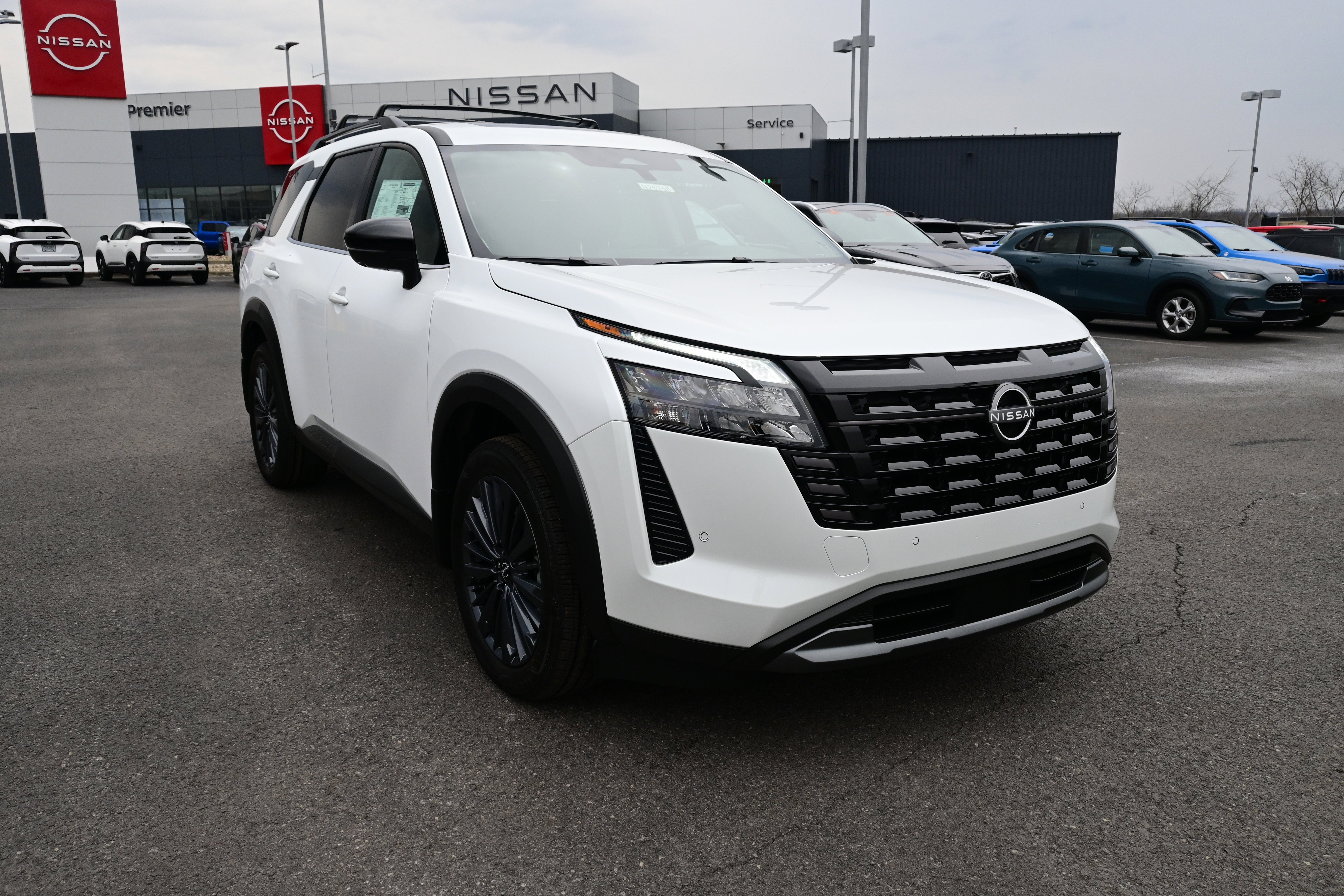 2026 Nissan Pathfinder SL