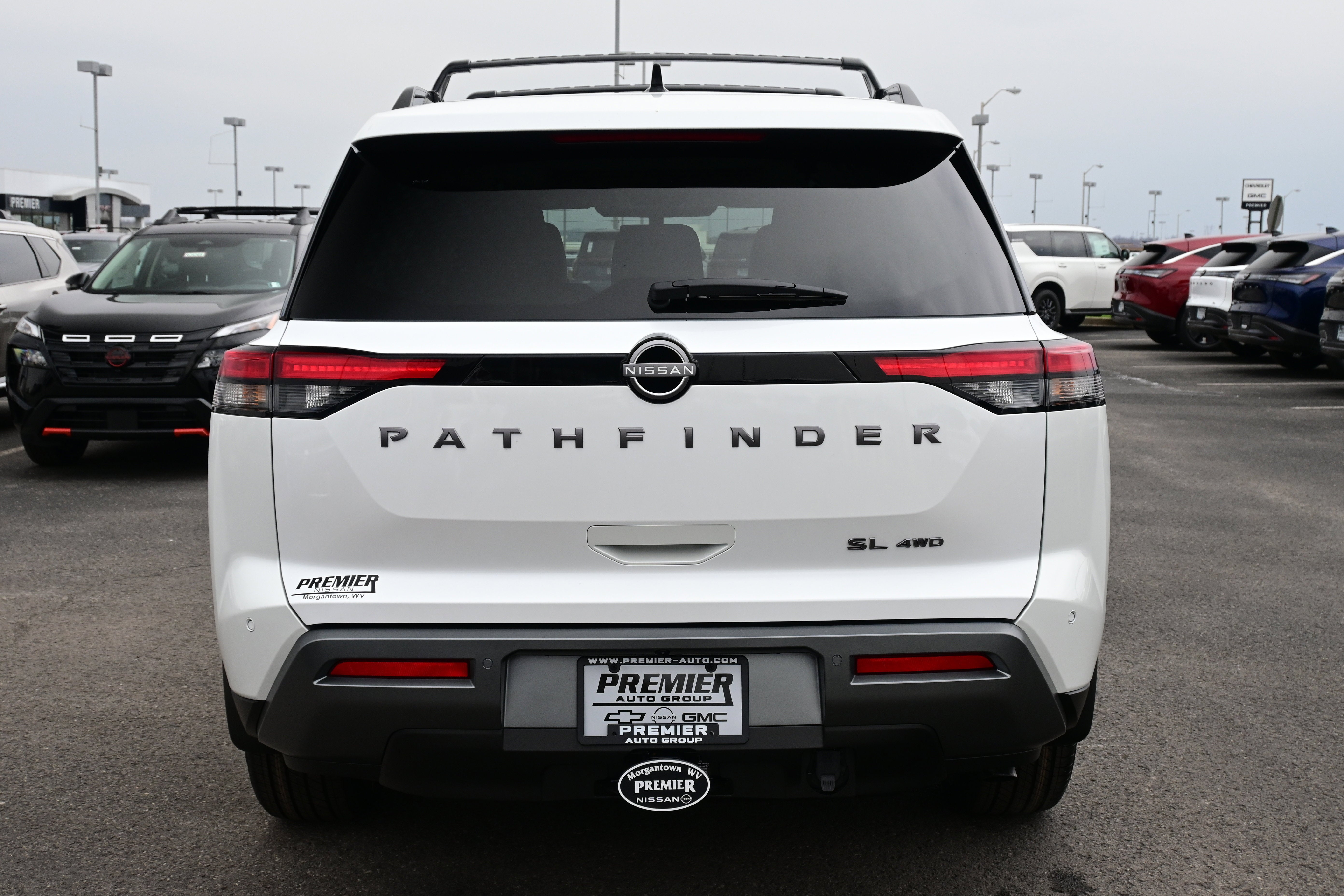 2026 Nissan Pathfinder SL