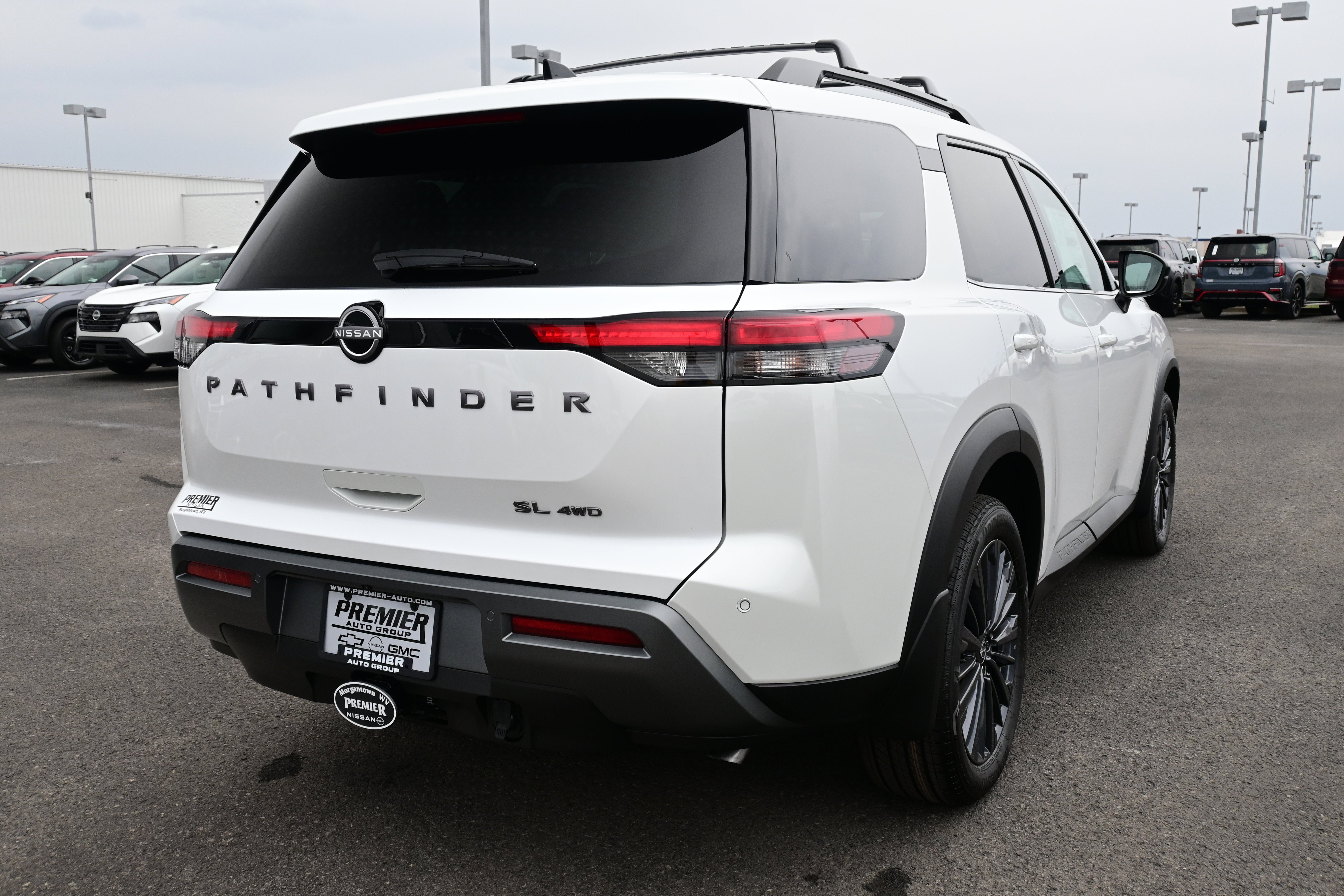 2026 Nissan Pathfinder SL