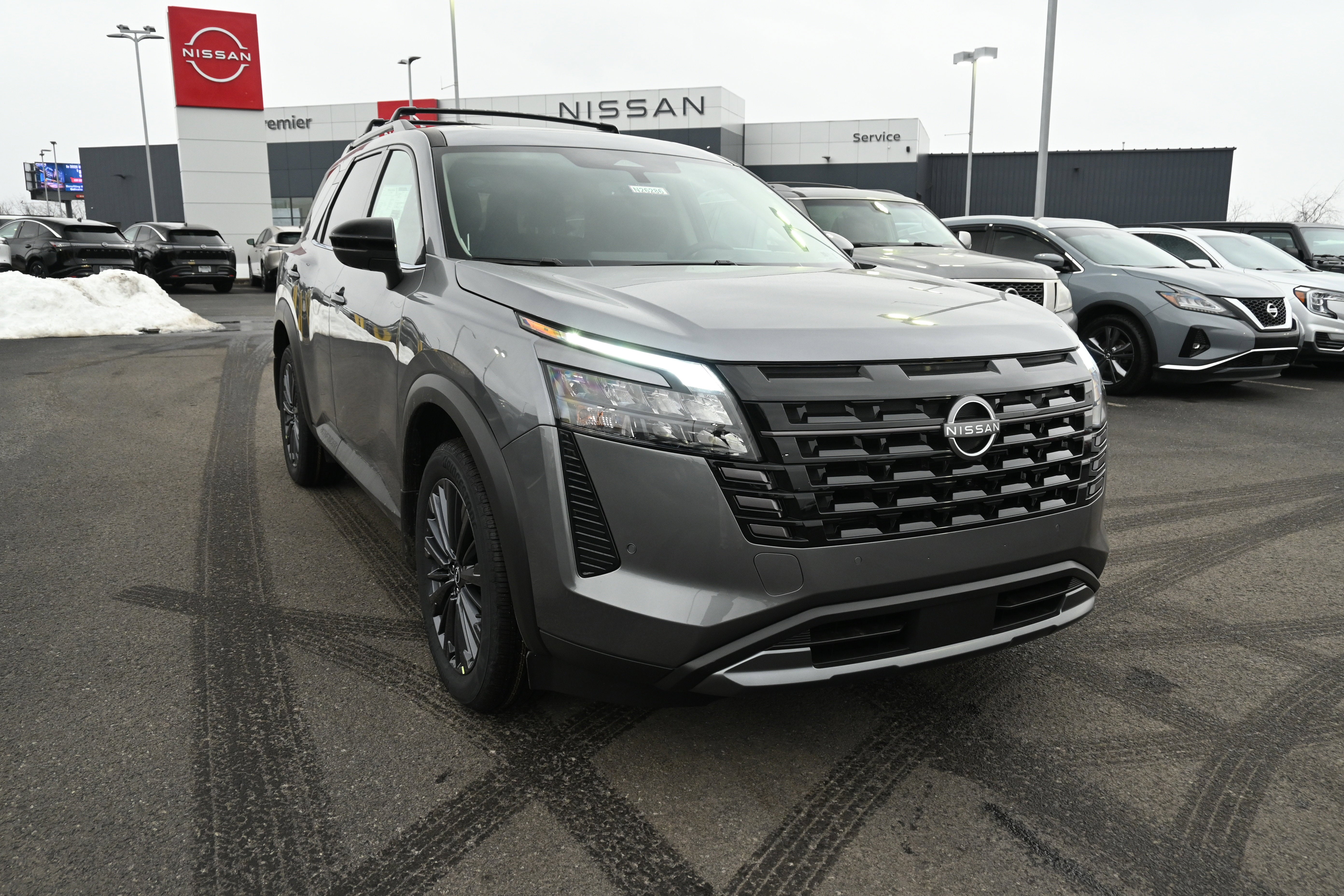 2026 Nissan Pathfinder SL