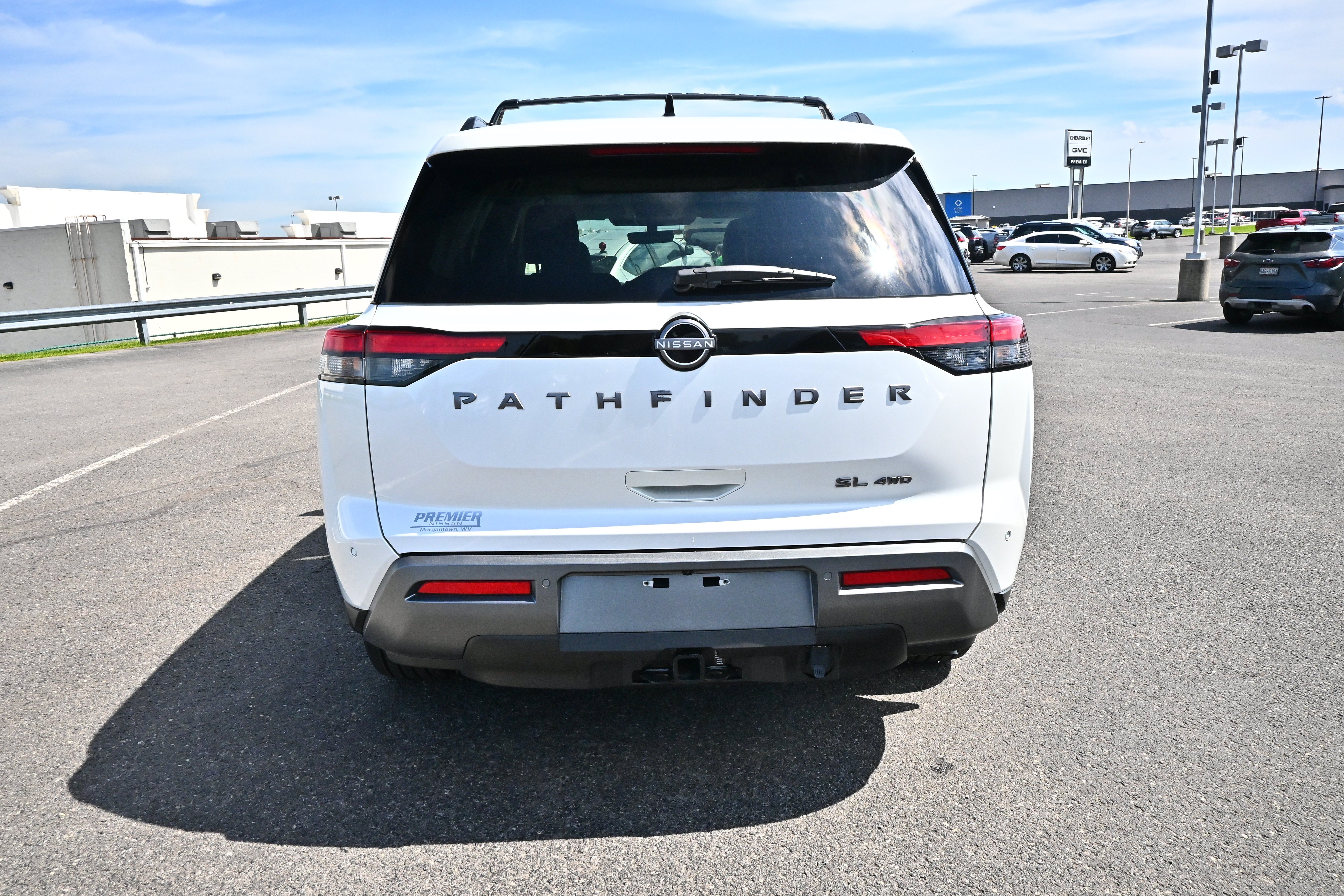 2026 Nissan Pathfinder SL