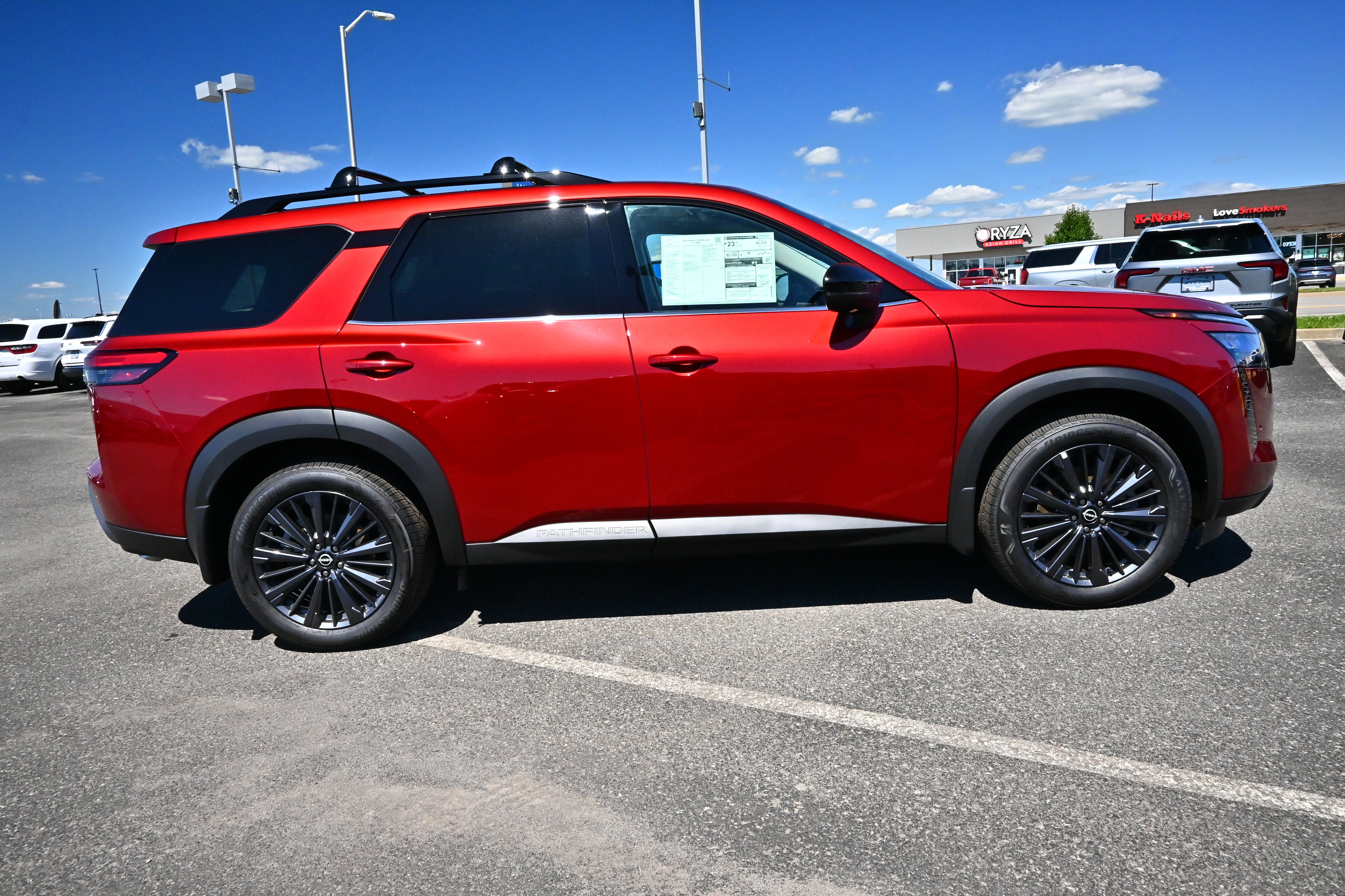 2026 Nissan Pathfinder SL