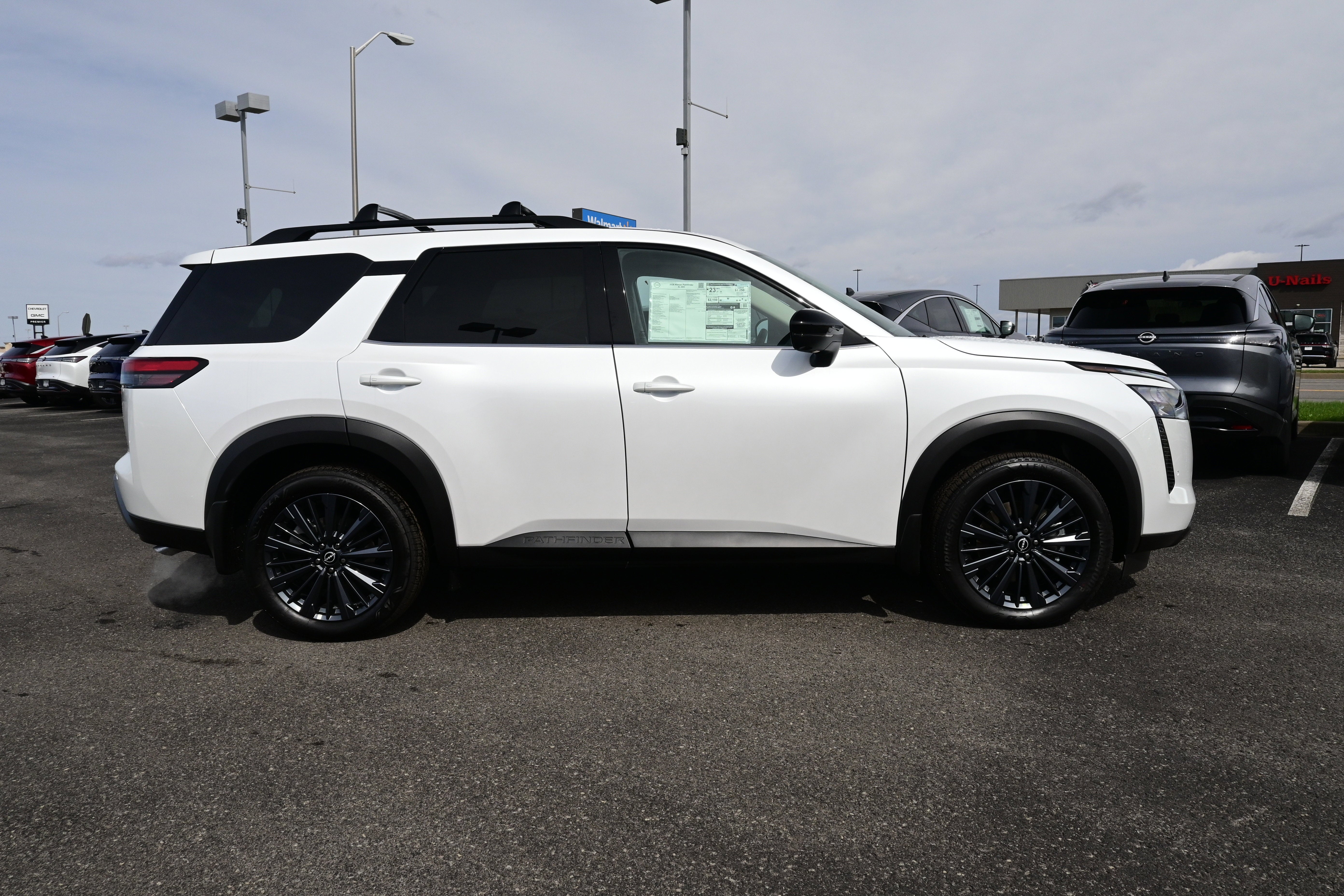 2026 Nissan Pathfinder SL