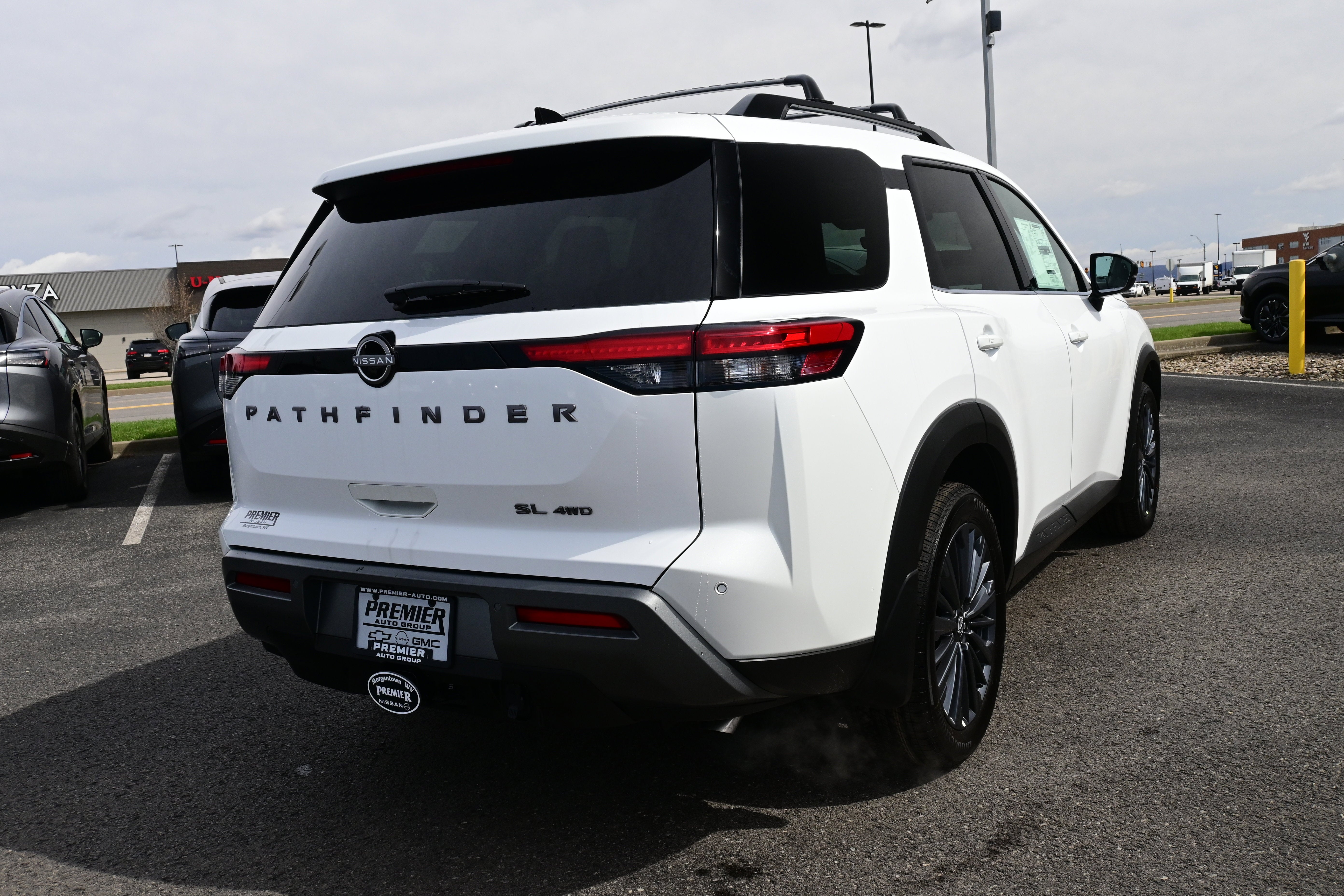 2026 Nissan Pathfinder SL