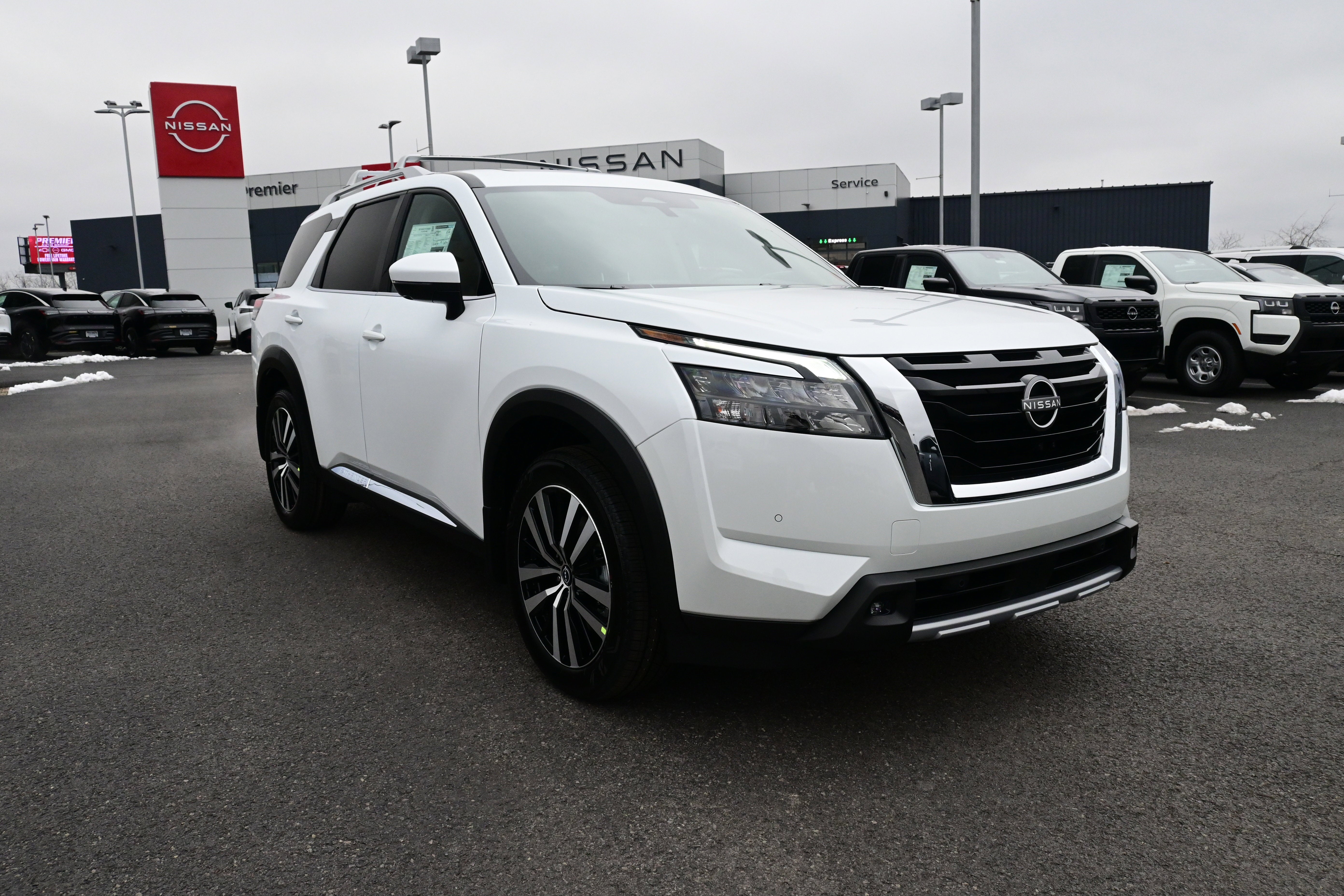 2025 Nissan Pathfinder Platinum