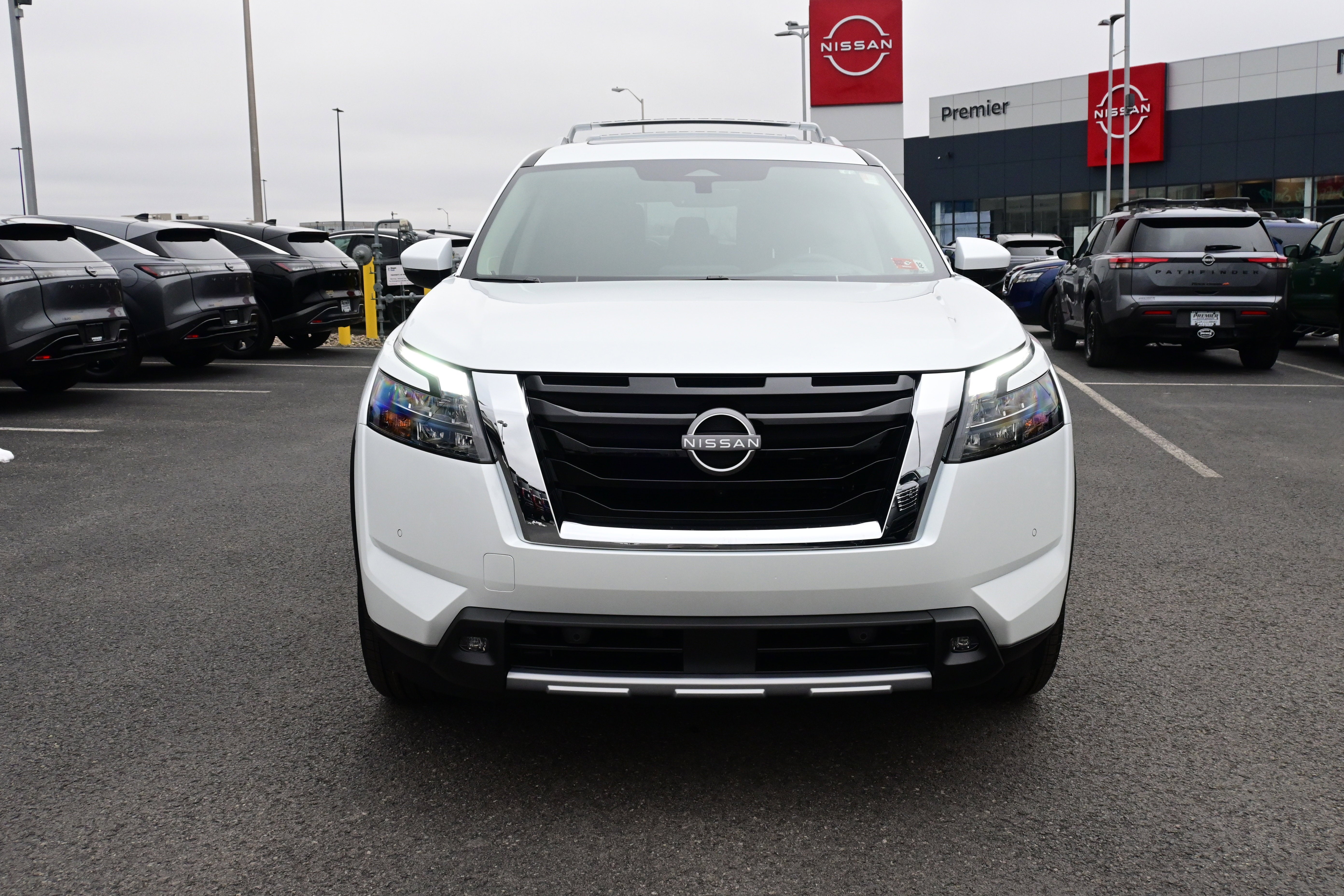 2025 Nissan Pathfinder Platinum