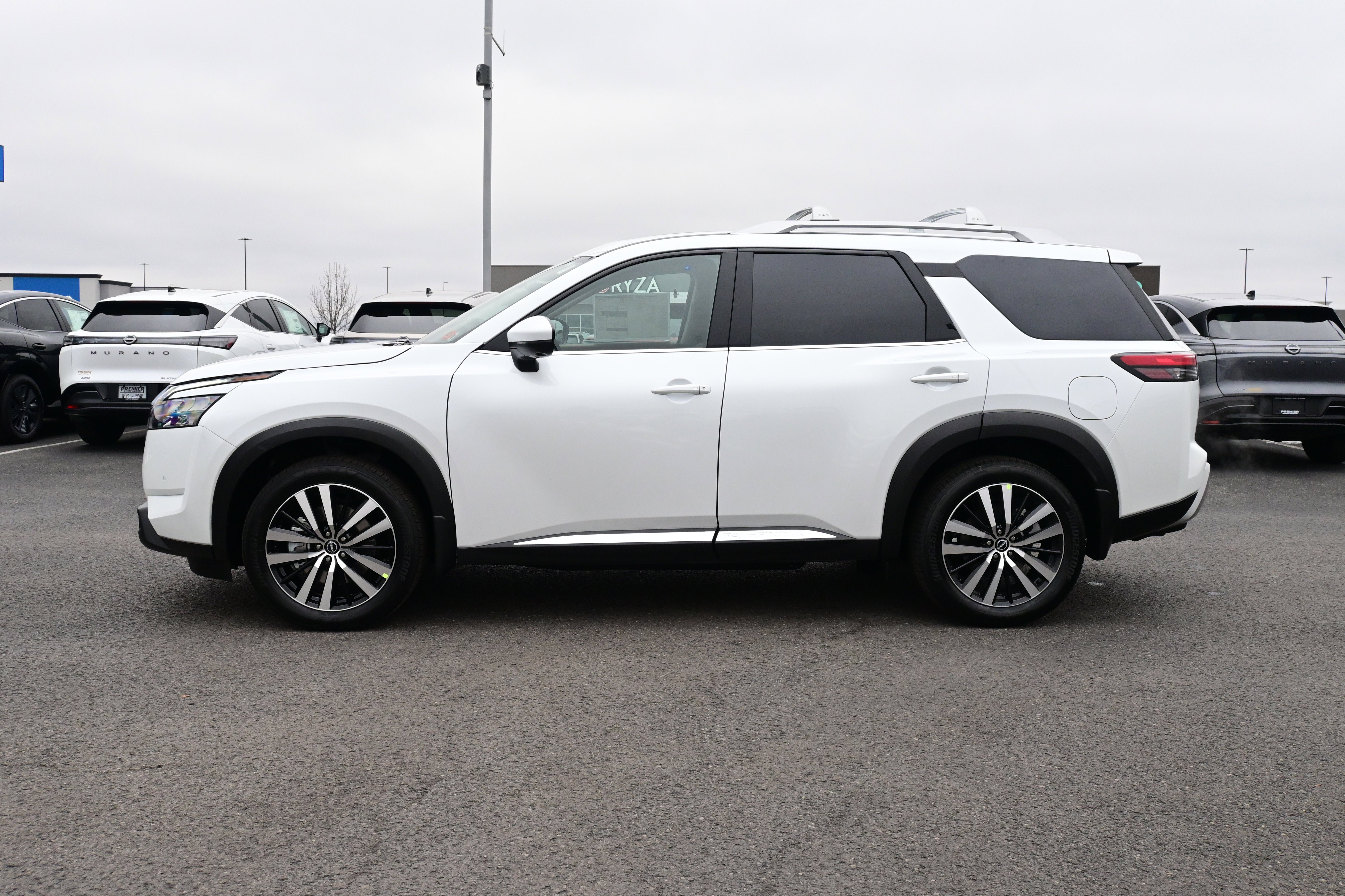 2025 Nissan Pathfinder Platinum