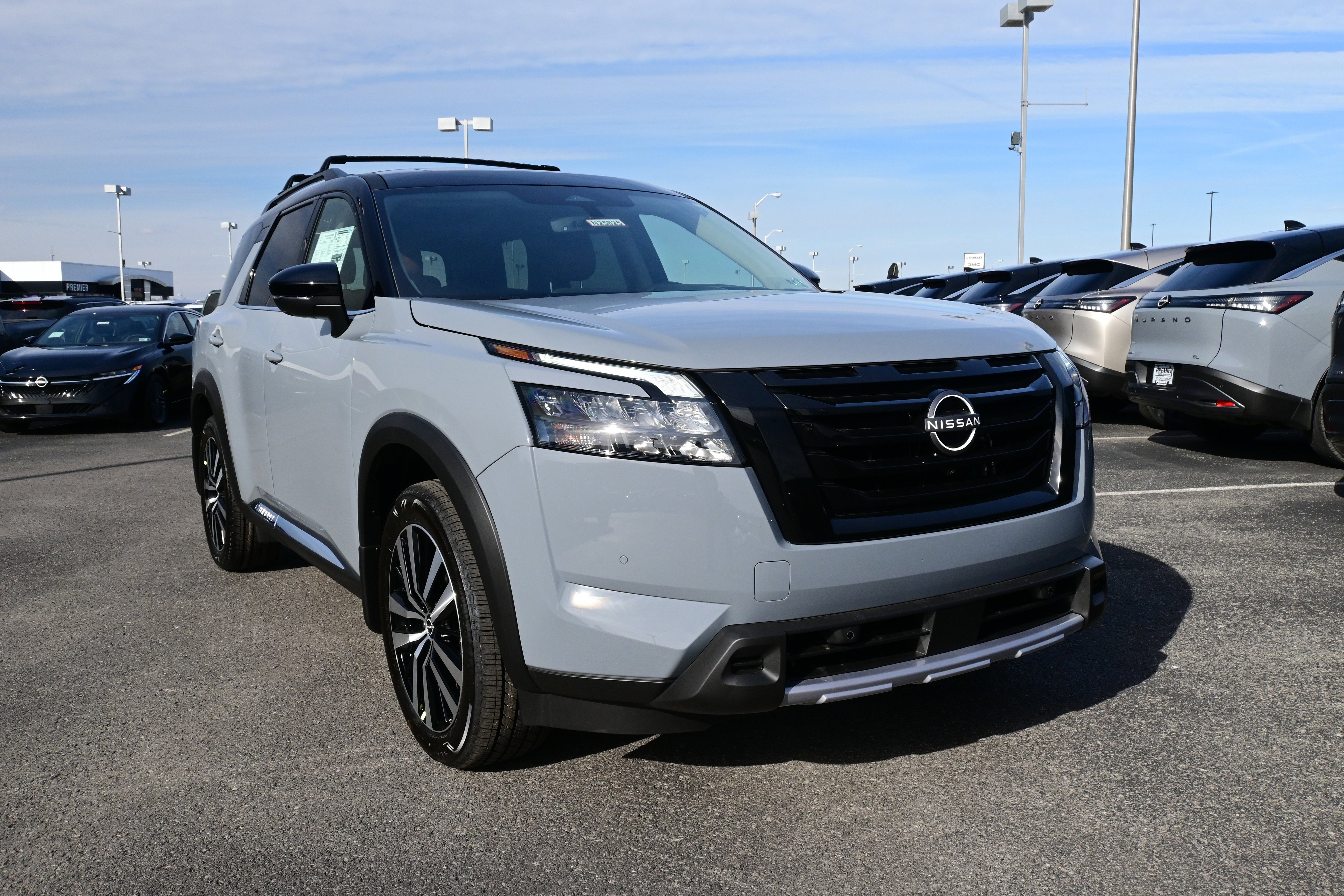 2025 Nissan Pathfinder Platinum