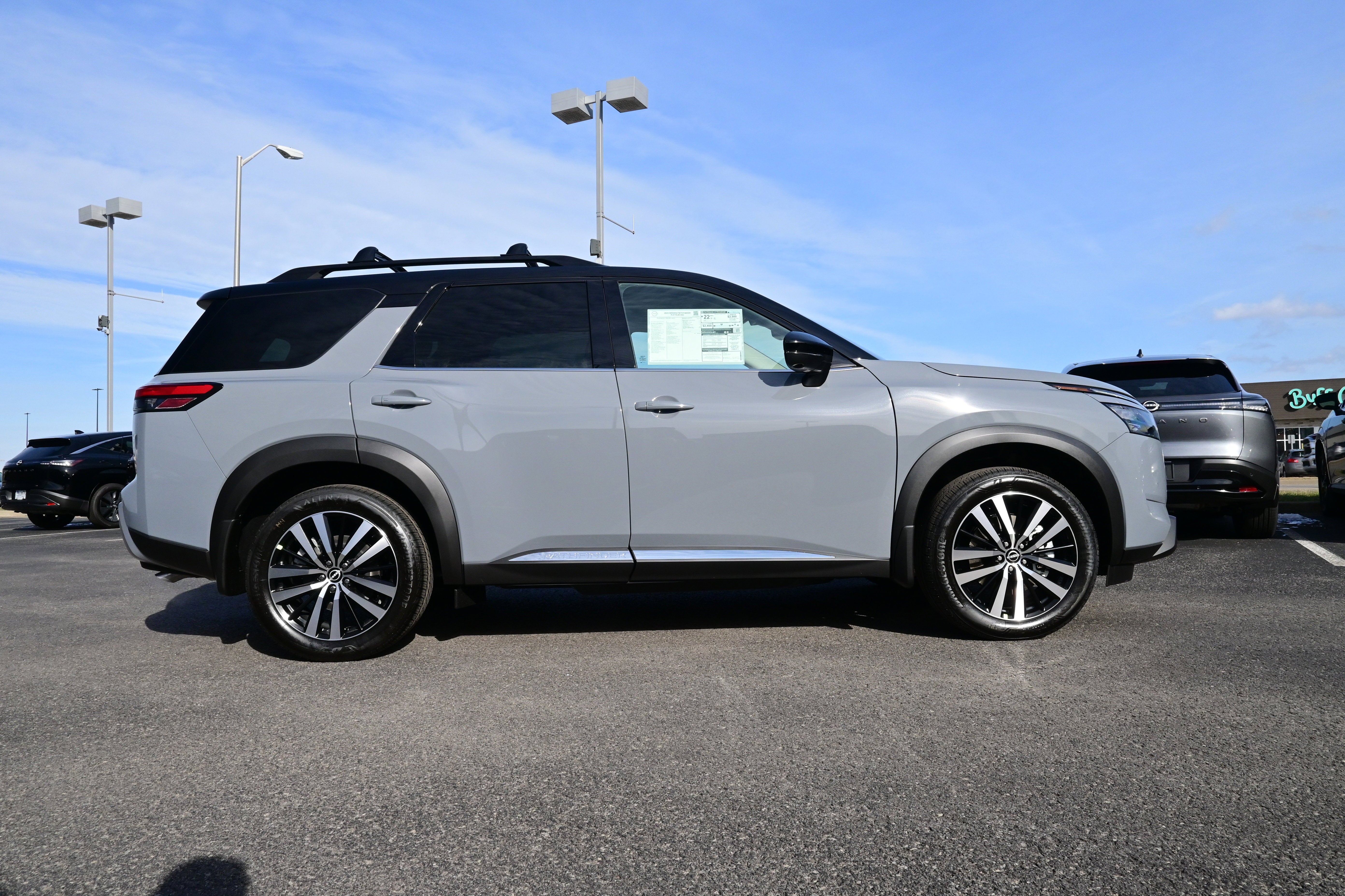 2025 Nissan Pathfinder Platinum