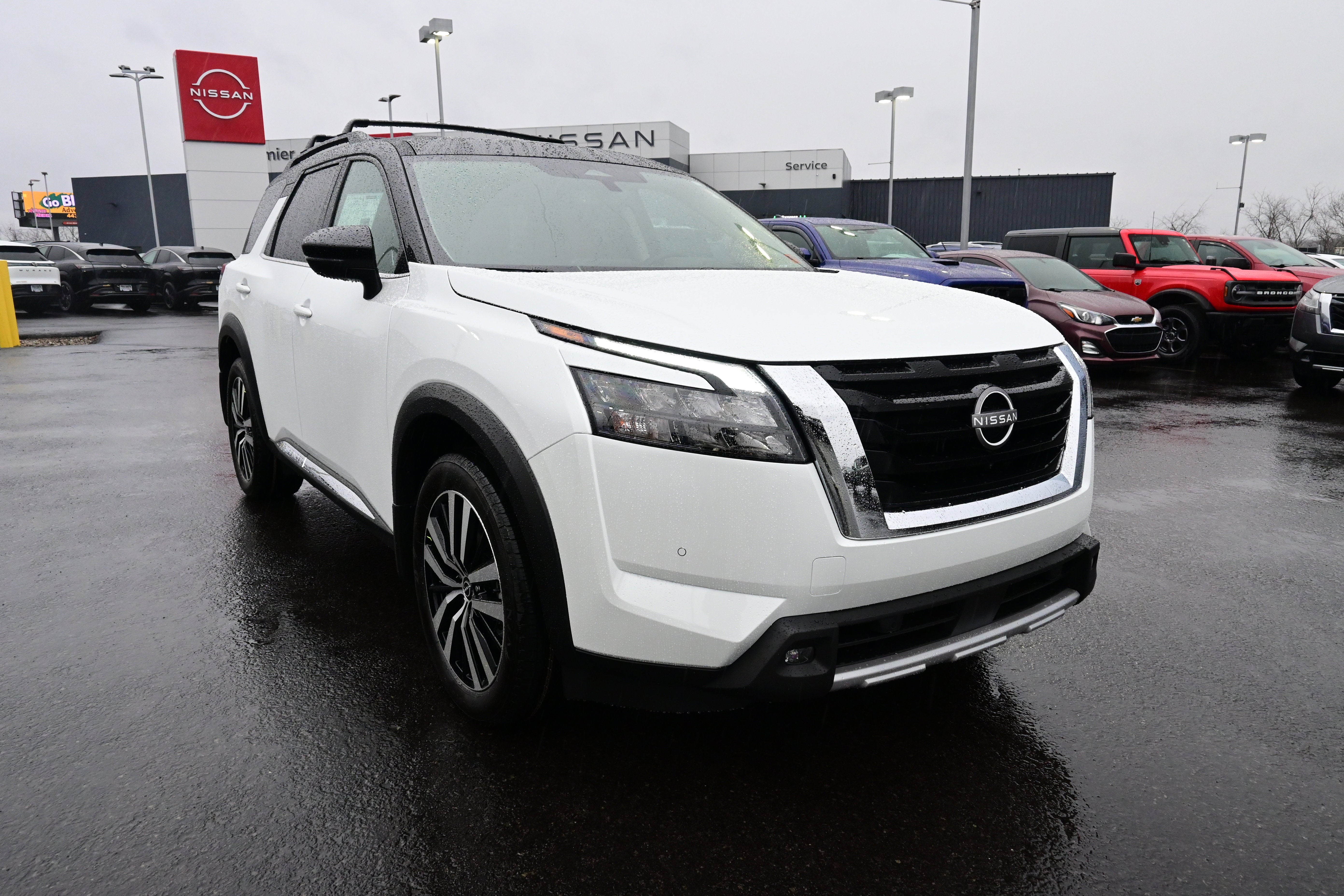 2025 Nissan Pathfinder Platinum