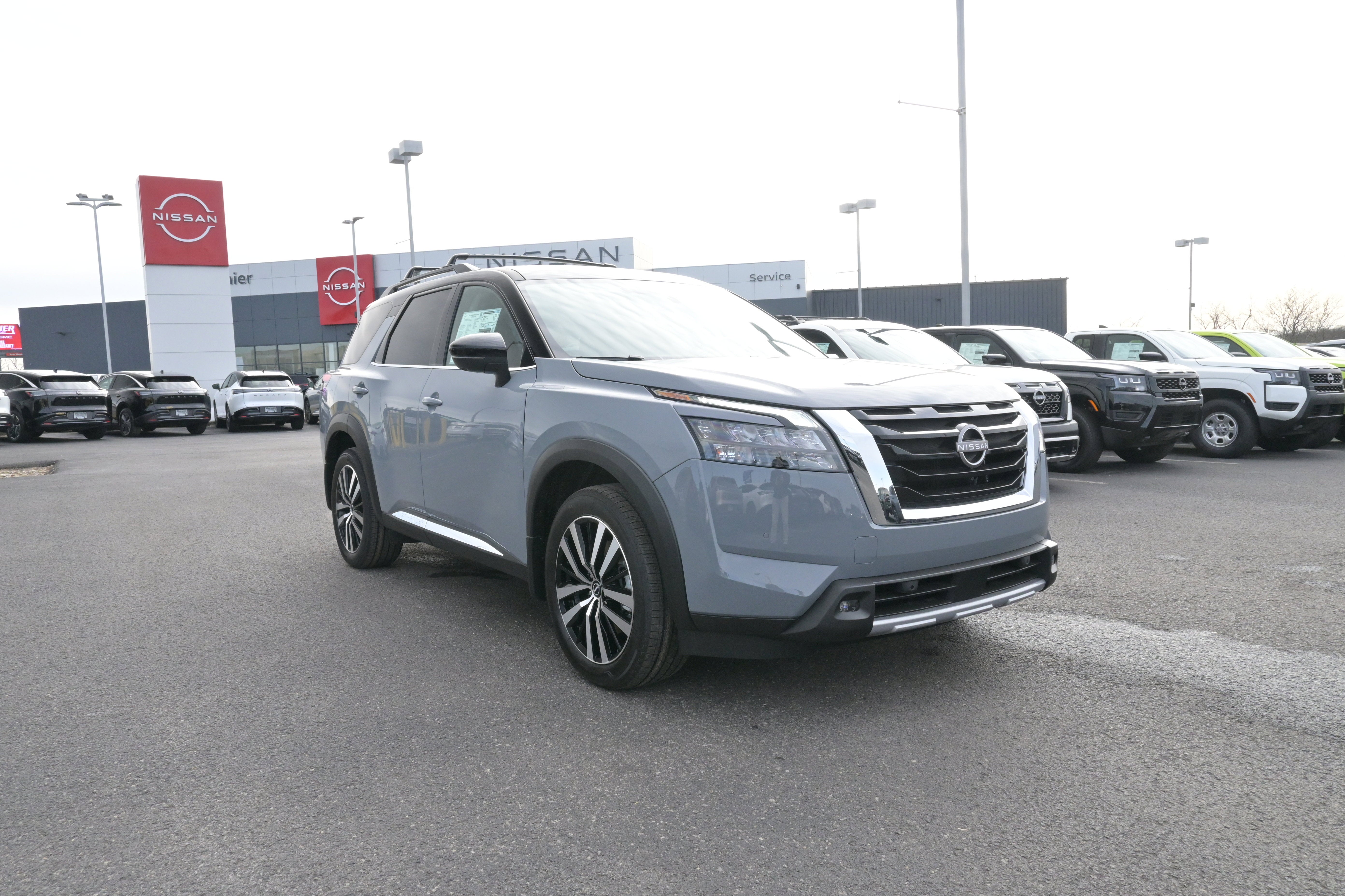 2025 Nissan Pathfinder Platinum