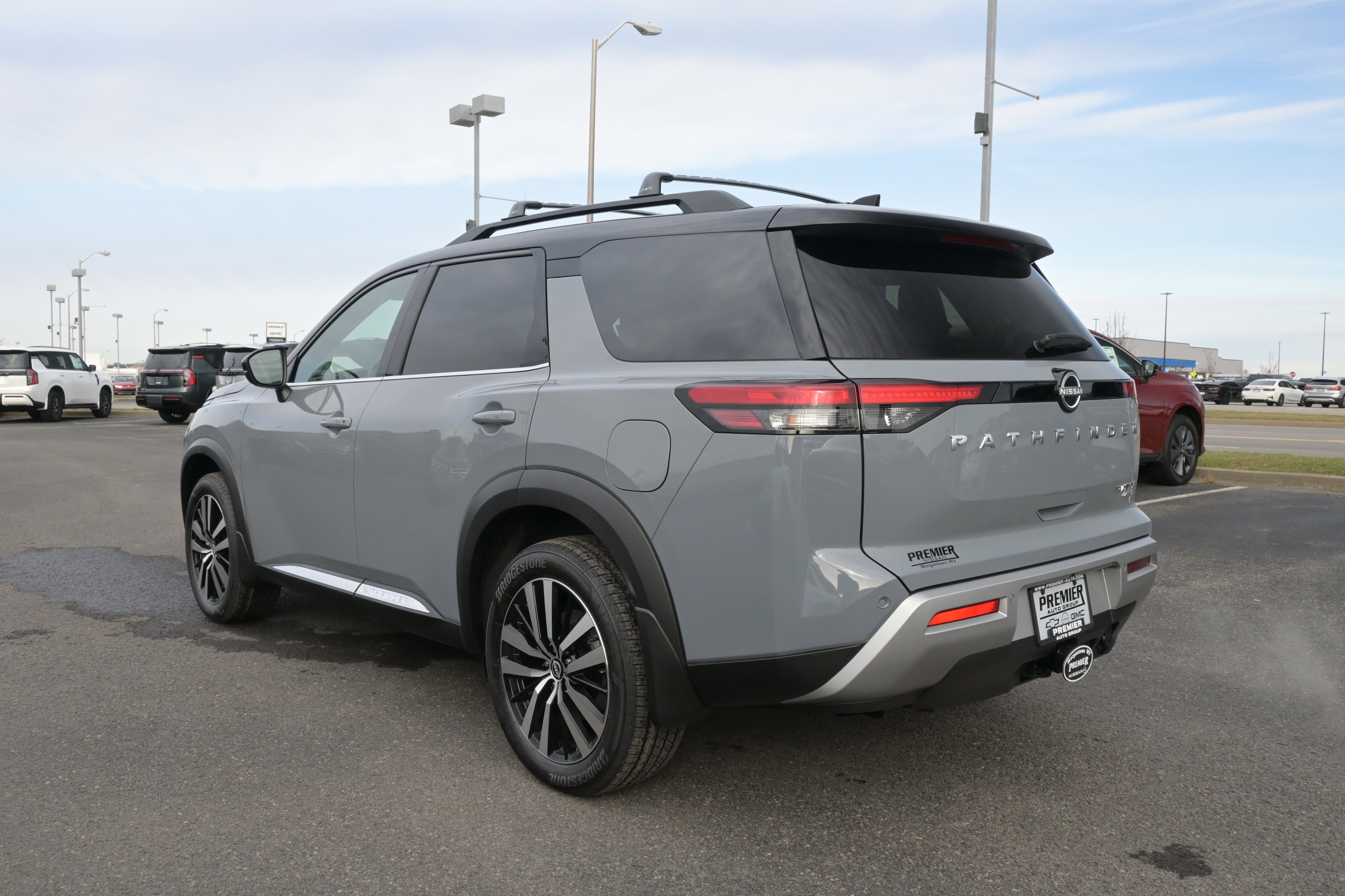 2025 Nissan Pathfinder Platinum