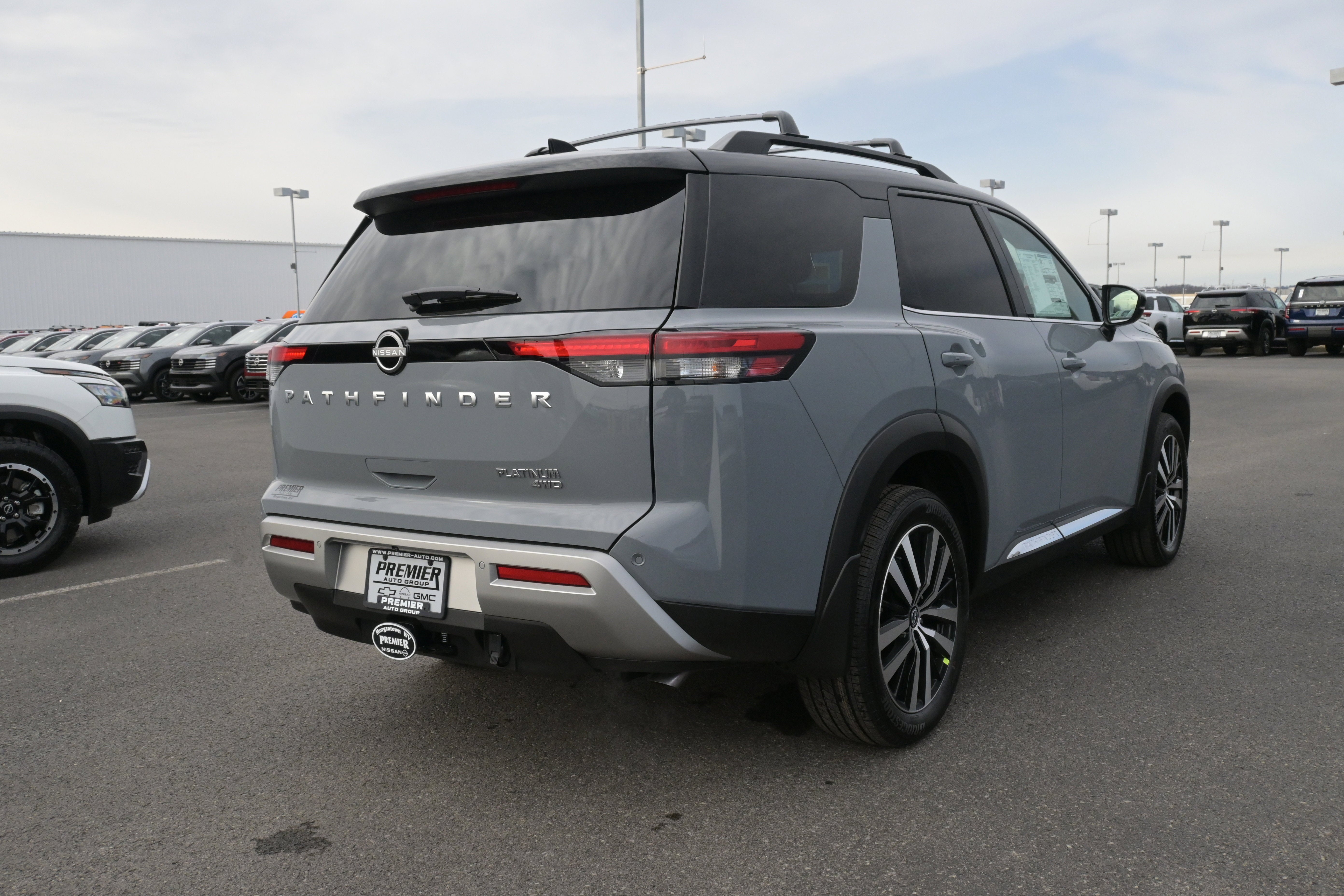 2025 Nissan Pathfinder Platinum