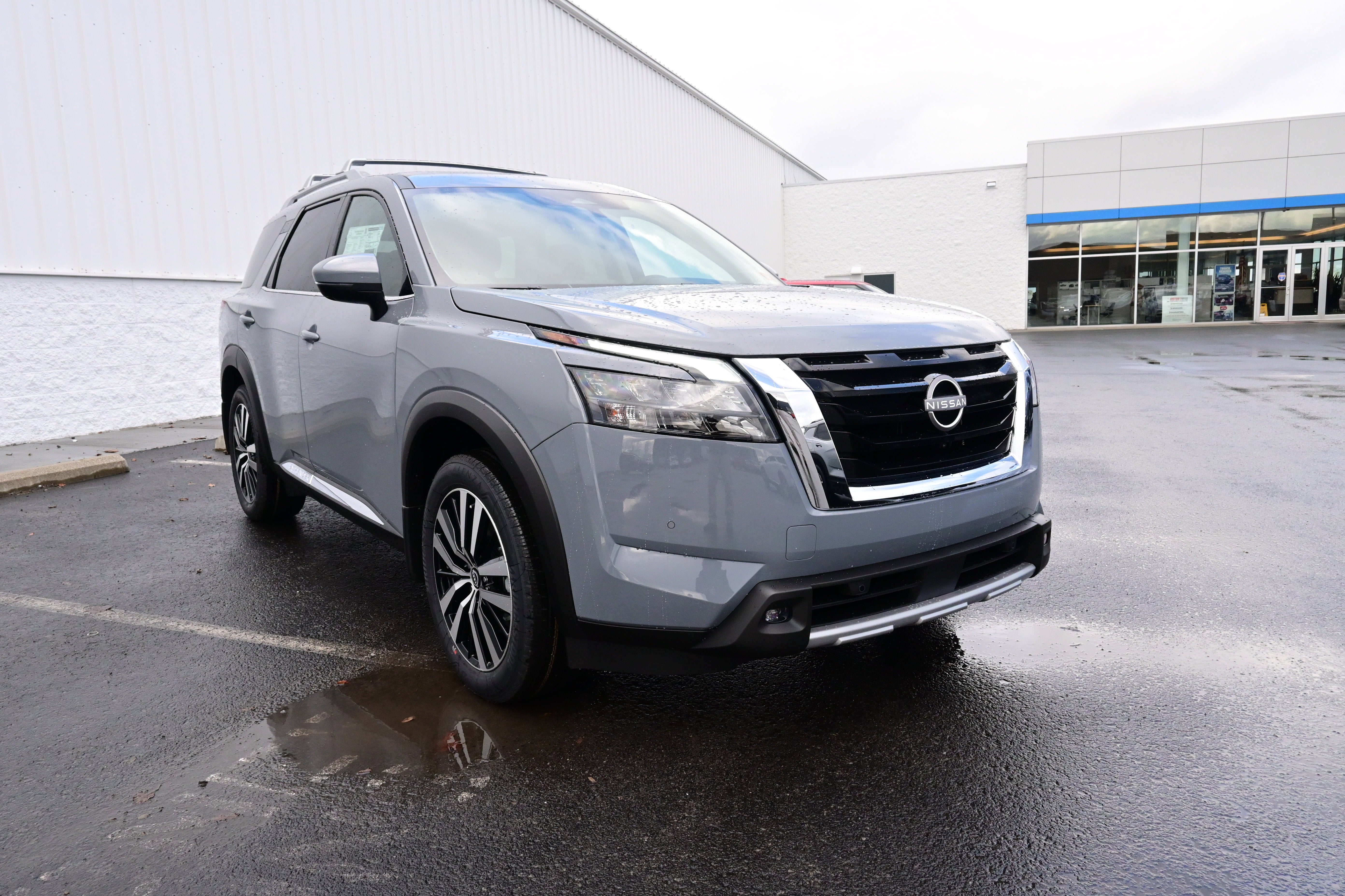 2025 Nissan Pathfinder Platinum