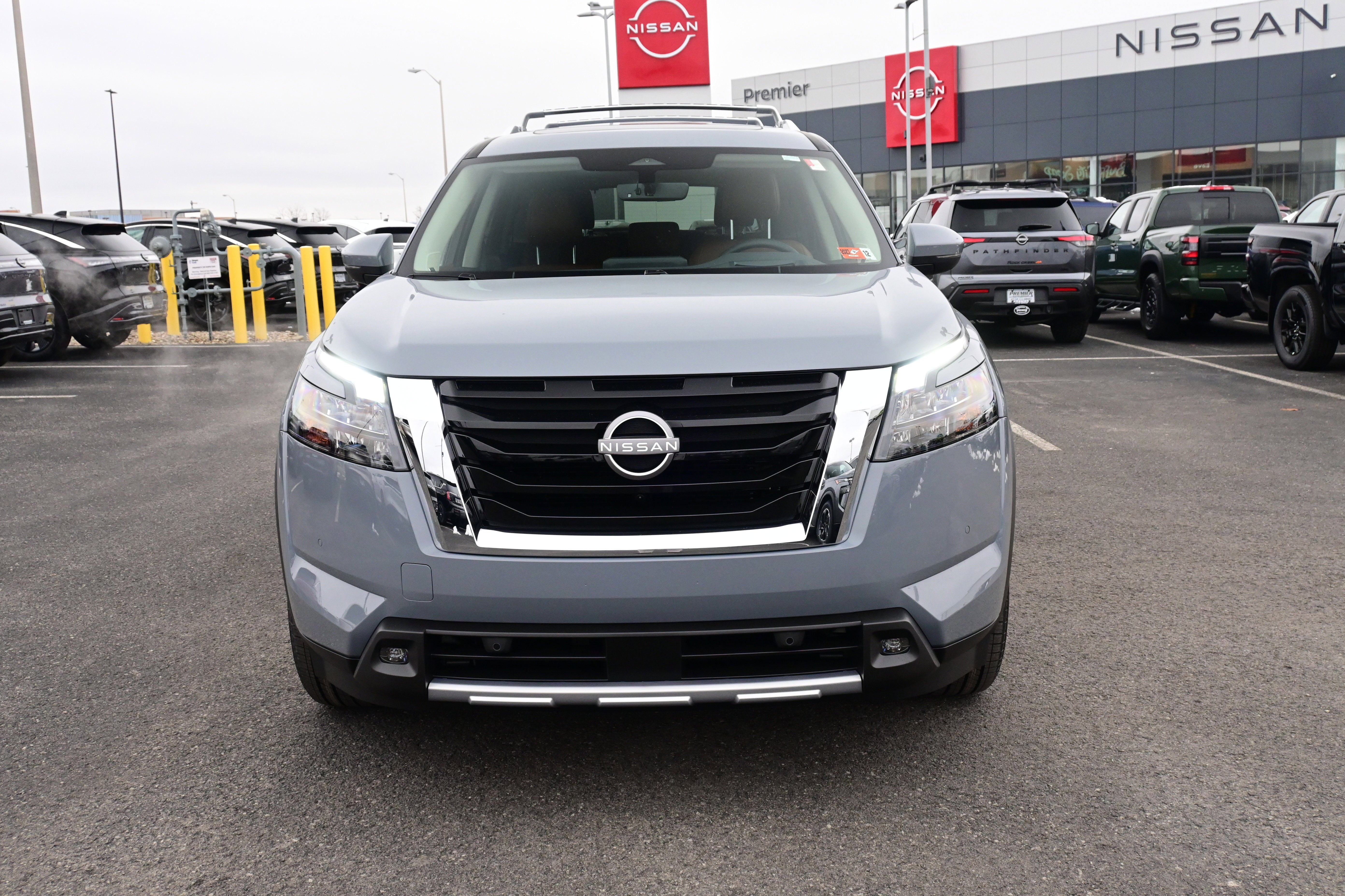 2025 Nissan Pathfinder Platinum