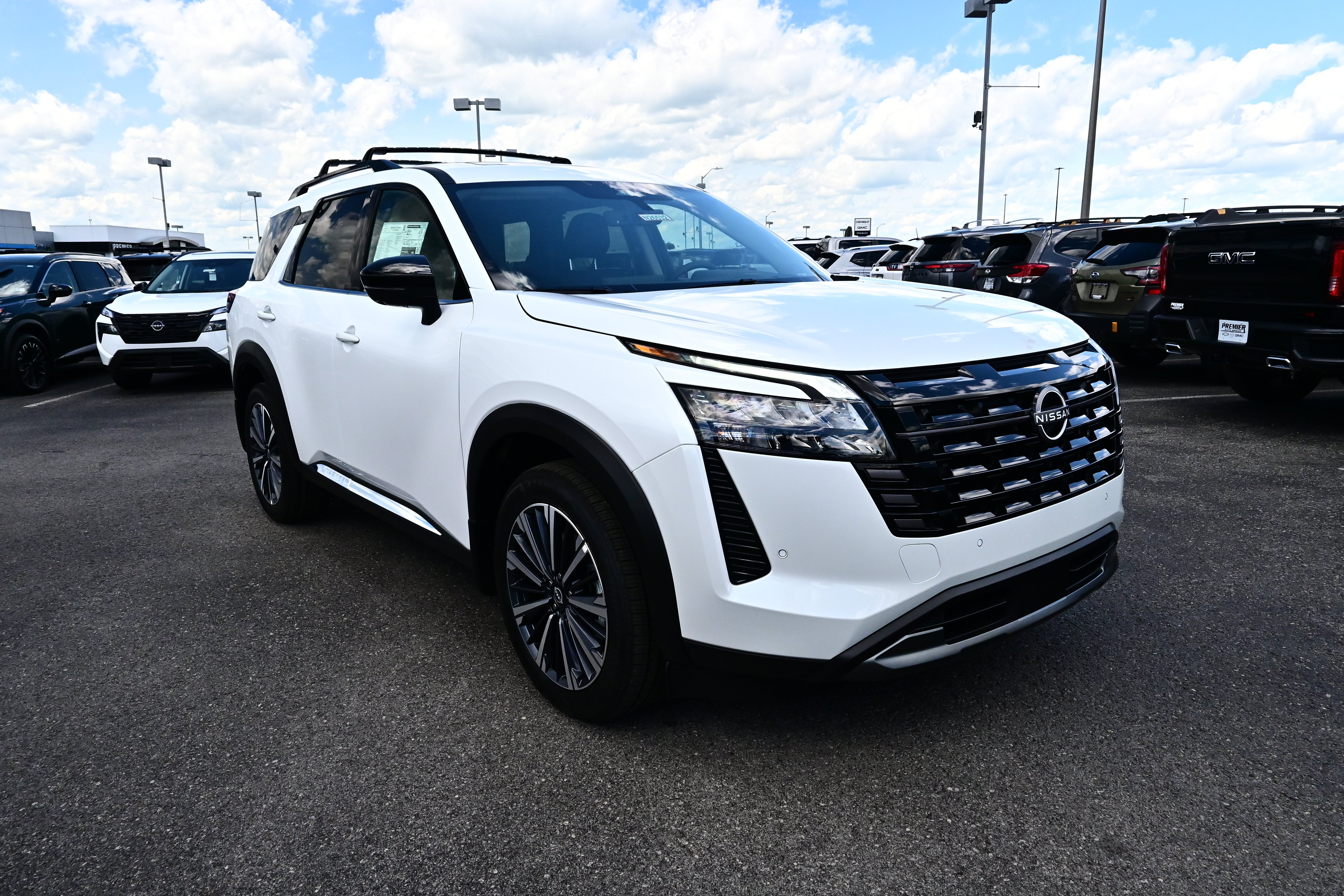 2026 Nissan Pathfinder Platinum