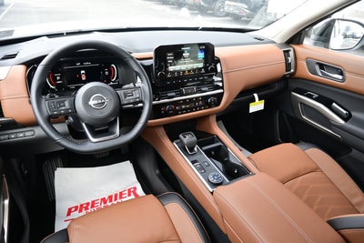 2025 Nissan Pathfinder Platinum
