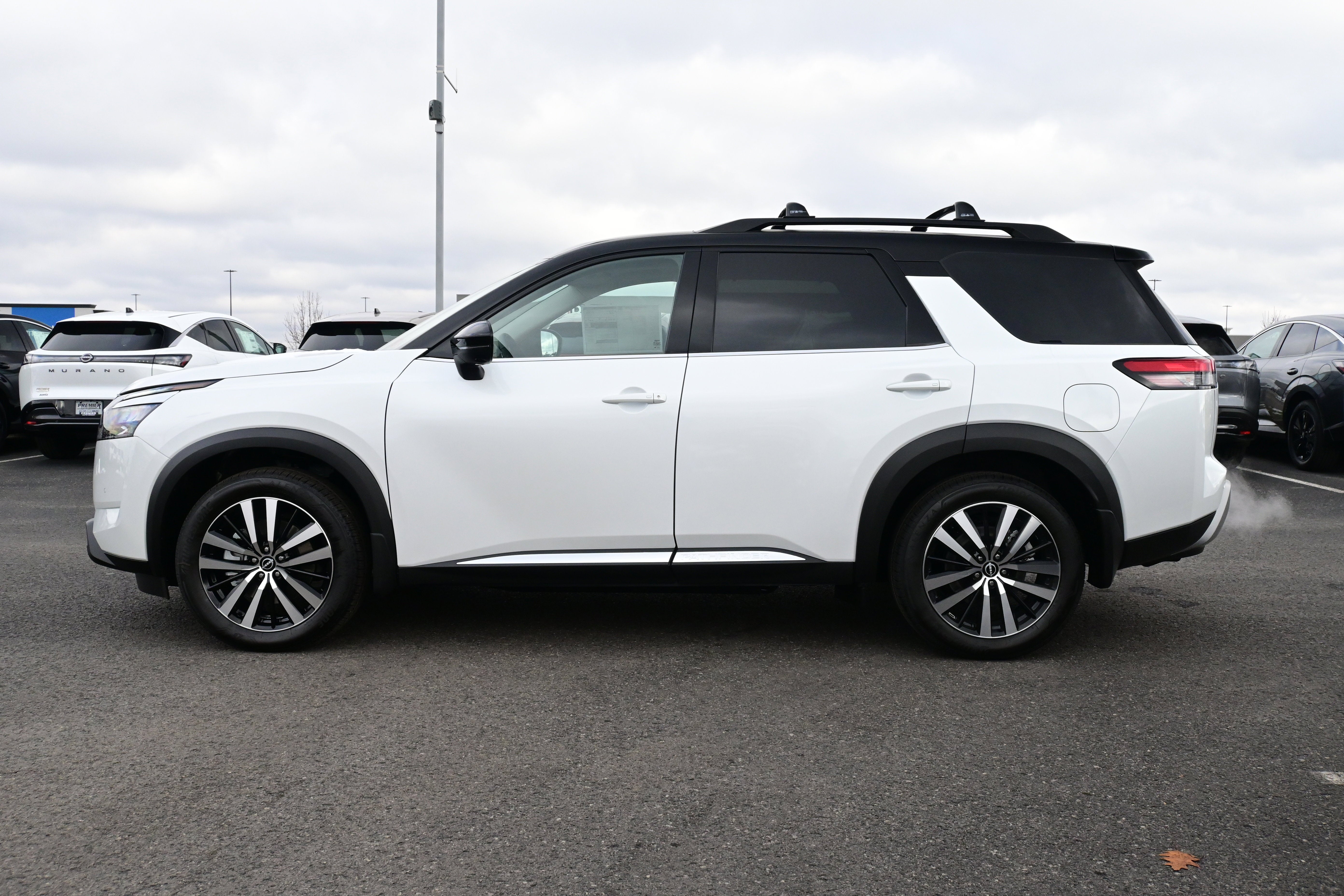 2025 Nissan Pathfinder Platinum