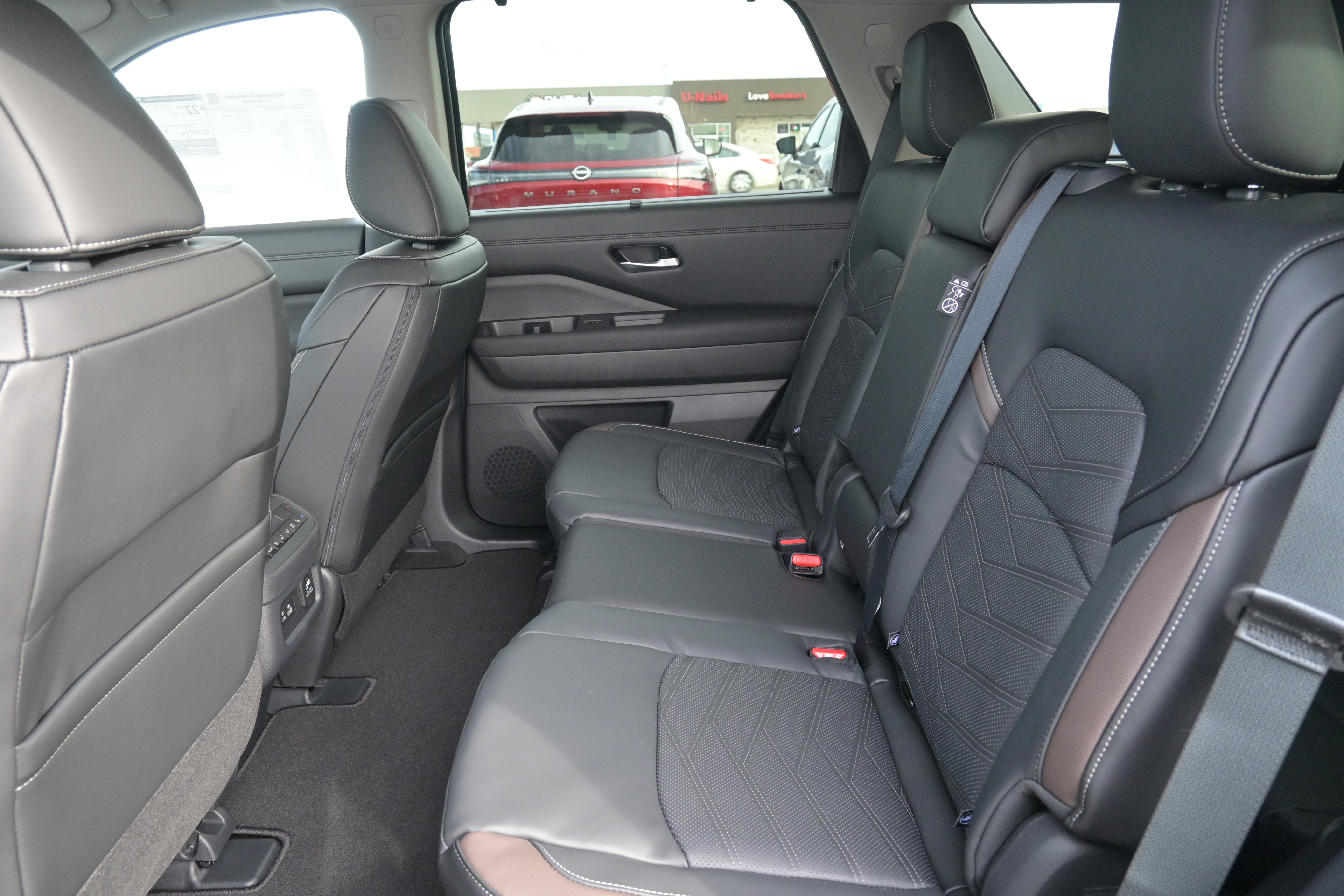 2025 Nissan Pathfinder Platinum