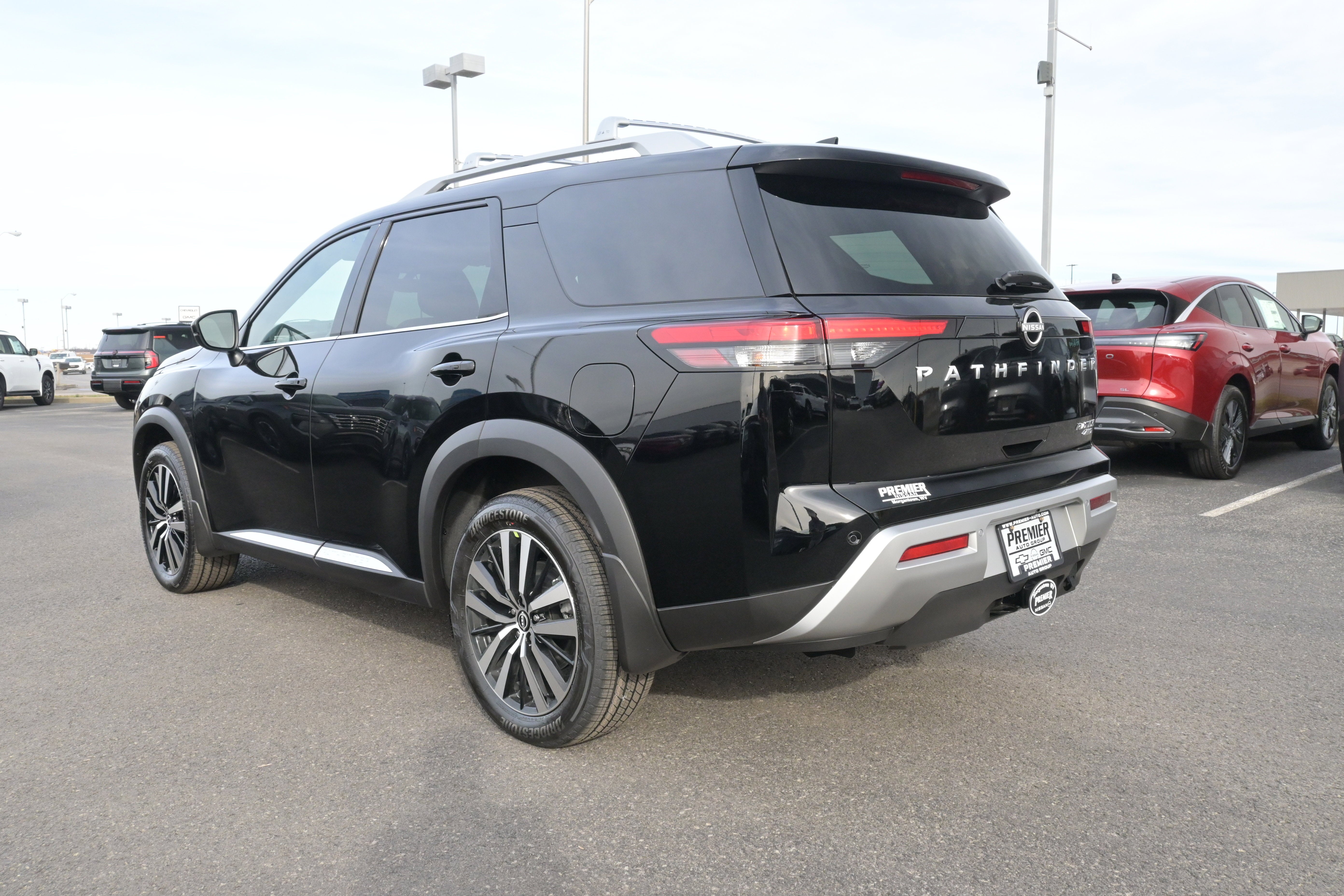 2025 Nissan Pathfinder Platinum