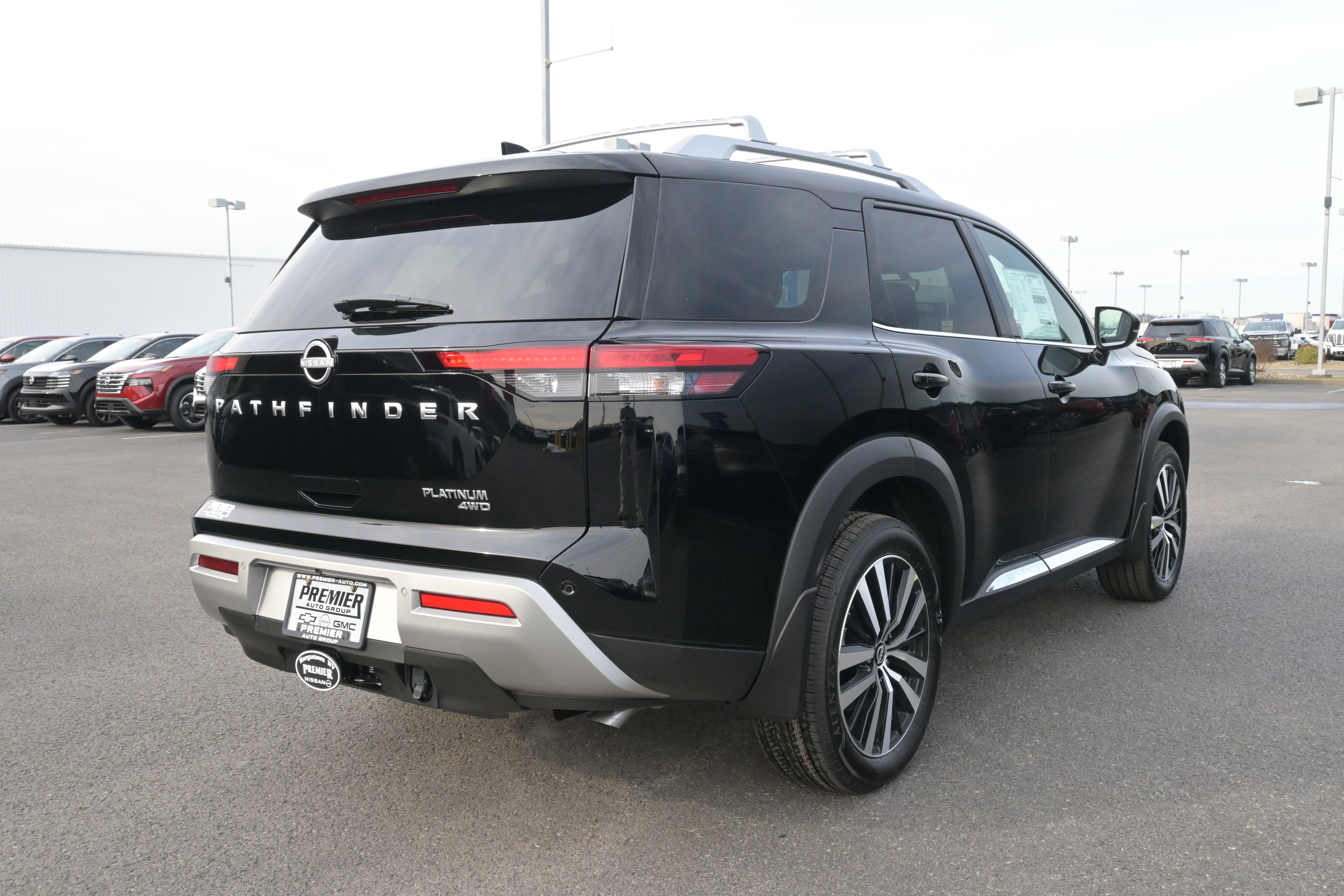 2025 Nissan Pathfinder Platinum