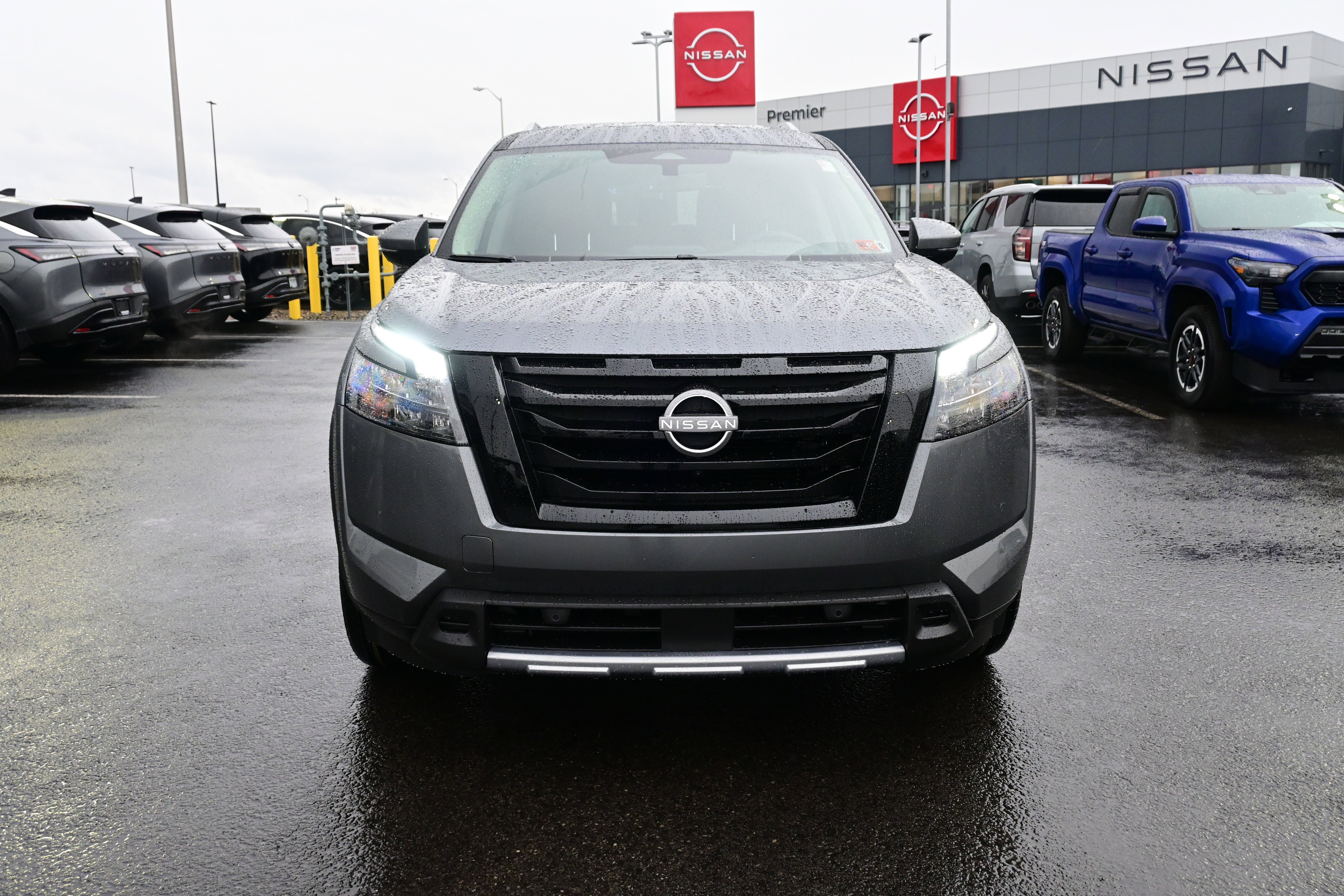 2025 Nissan Pathfinder Platinum