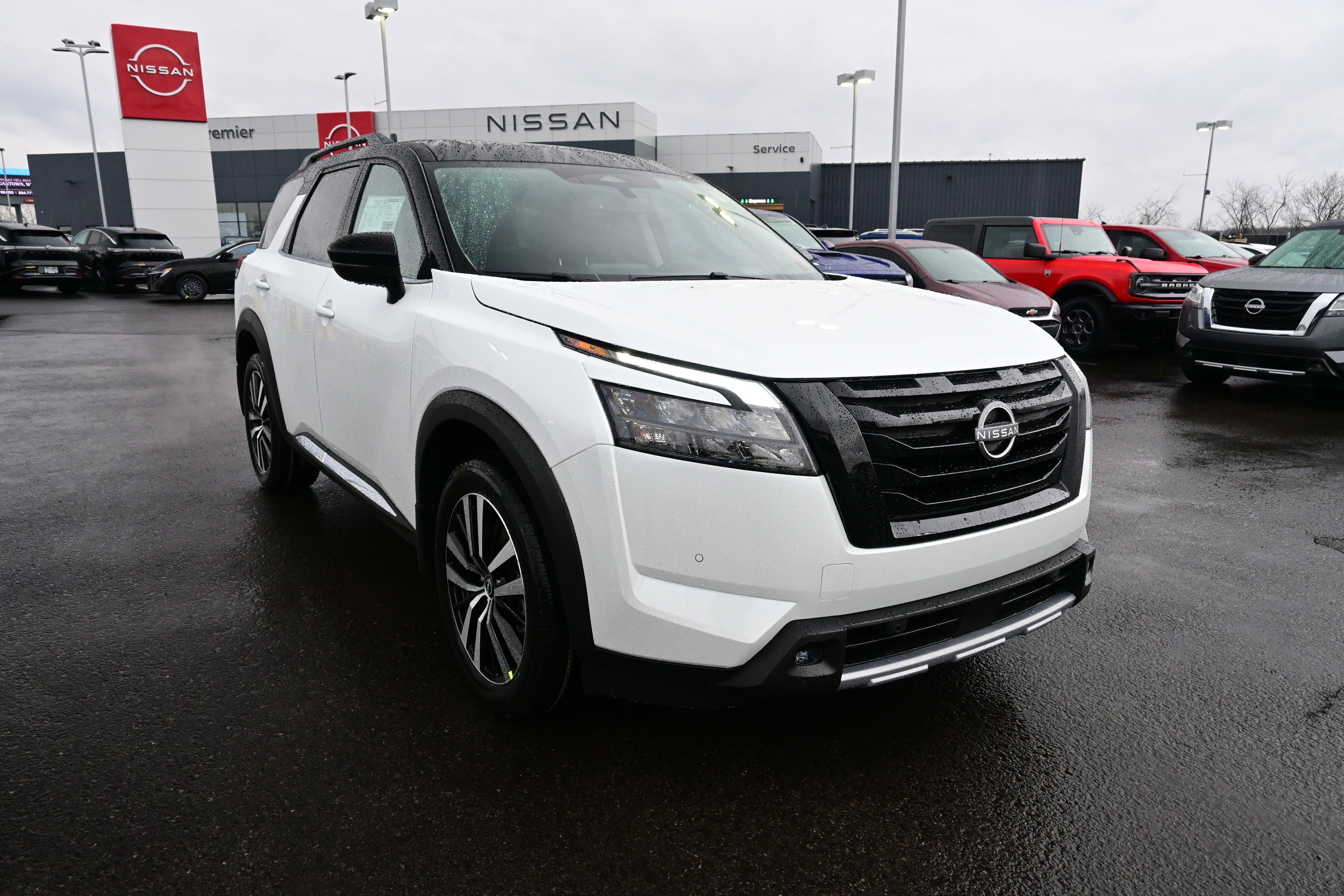 2025 Nissan Pathfinder Platinum