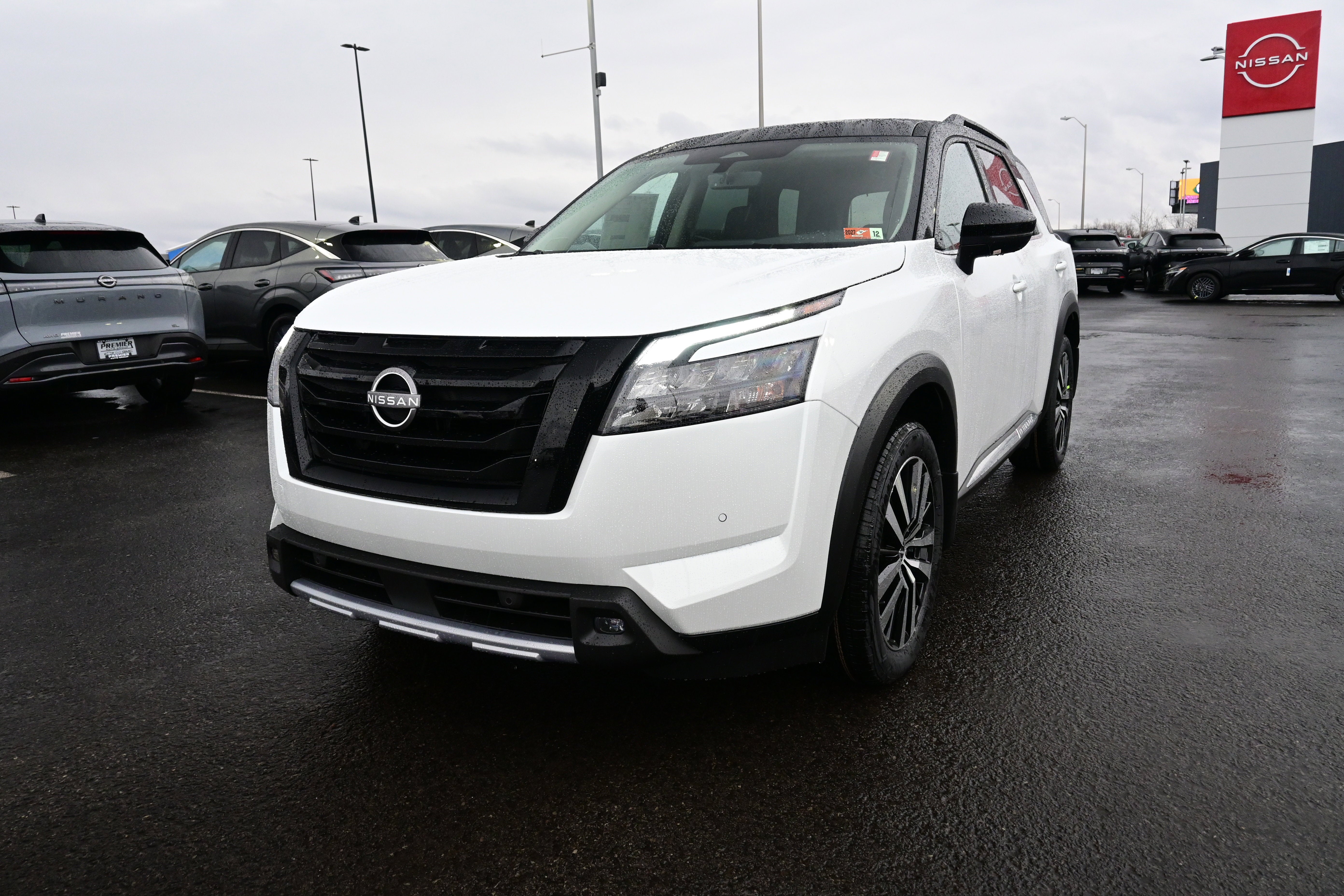 2025 Nissan Pathfinder Platinum