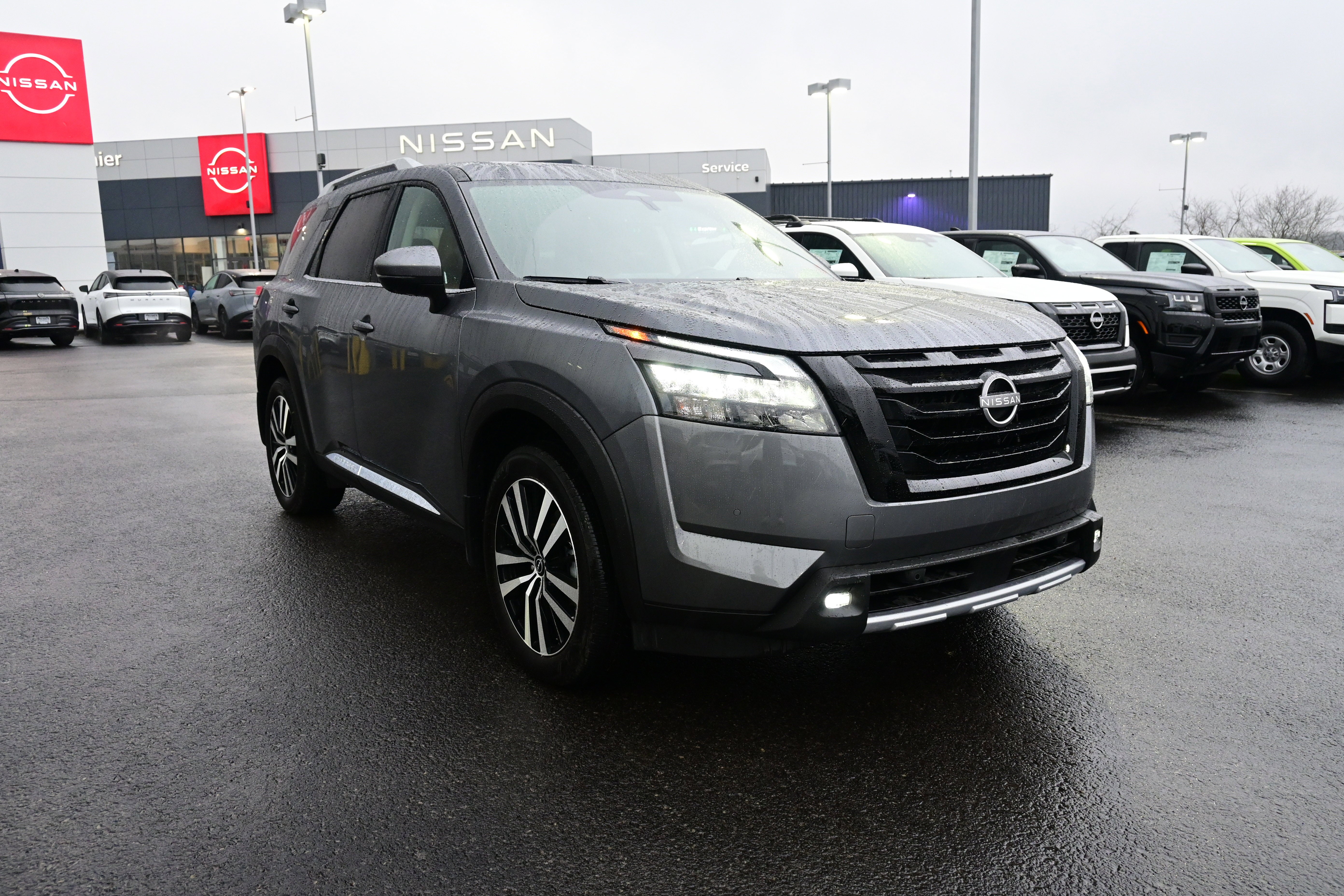 2025 Nissan Pathfinder Platinum