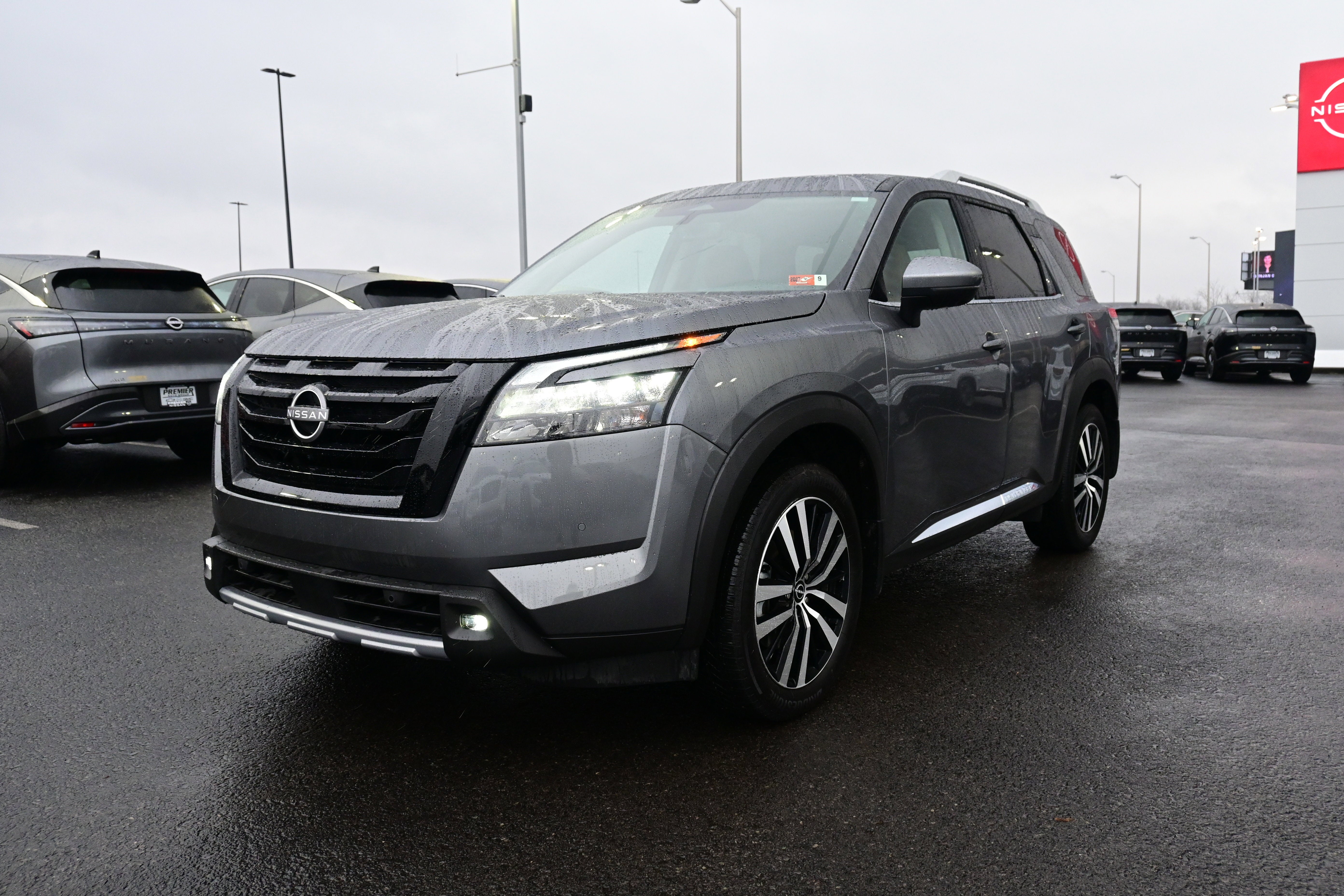 2025 Nissan Pathfinder Platinum