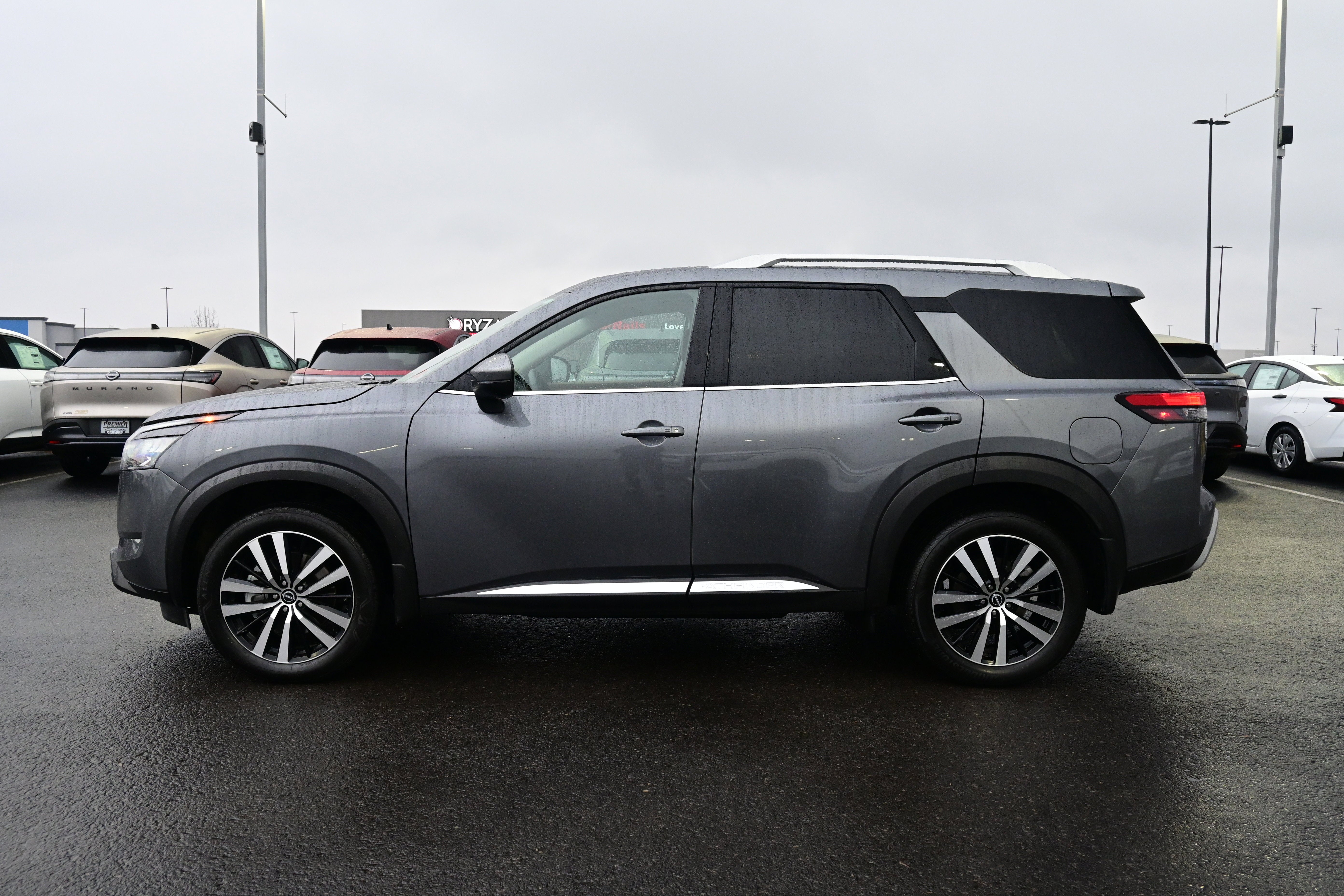 2025 Nissan Pathfinder Platinum