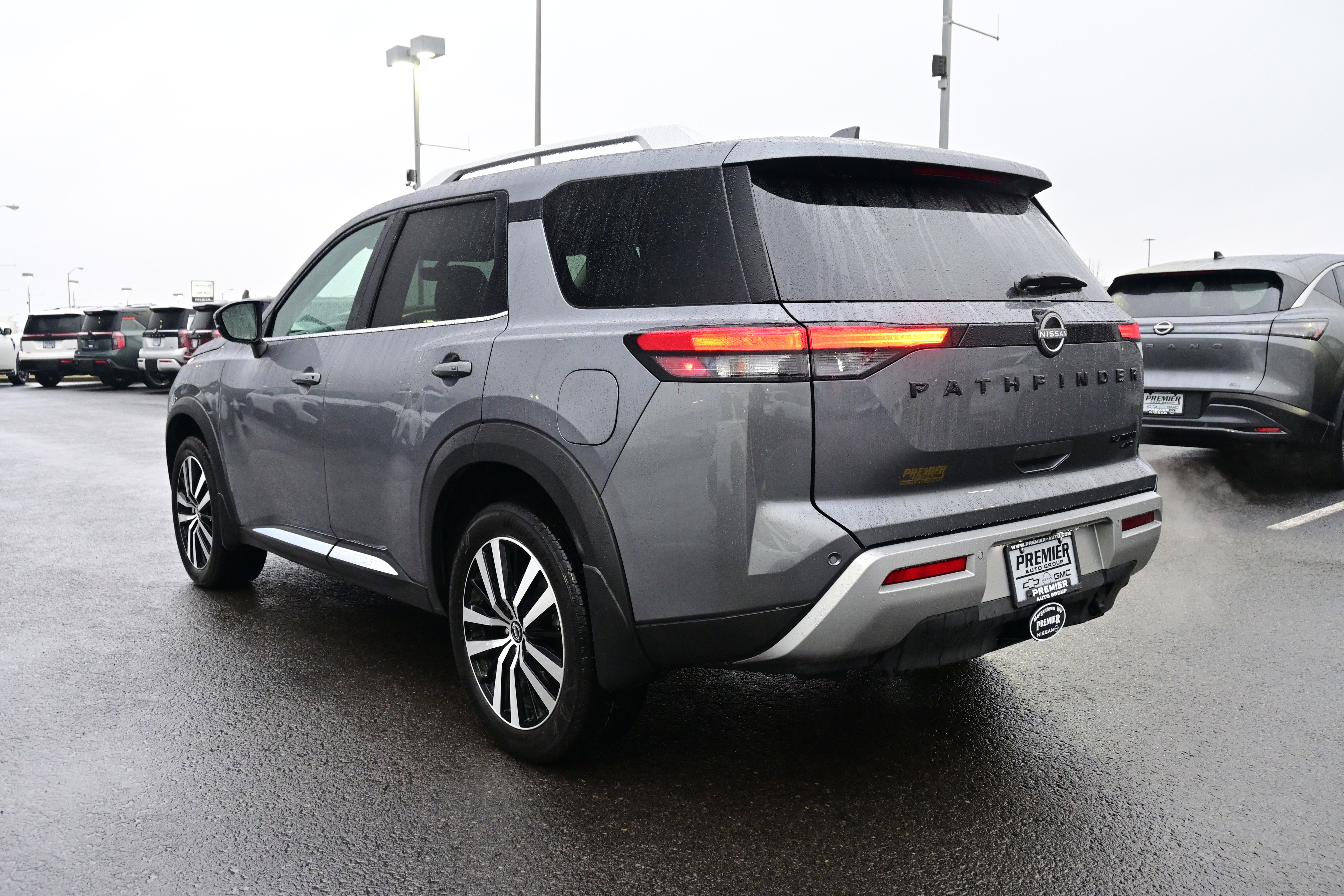 2025 Nissan Pathfinder Platinum