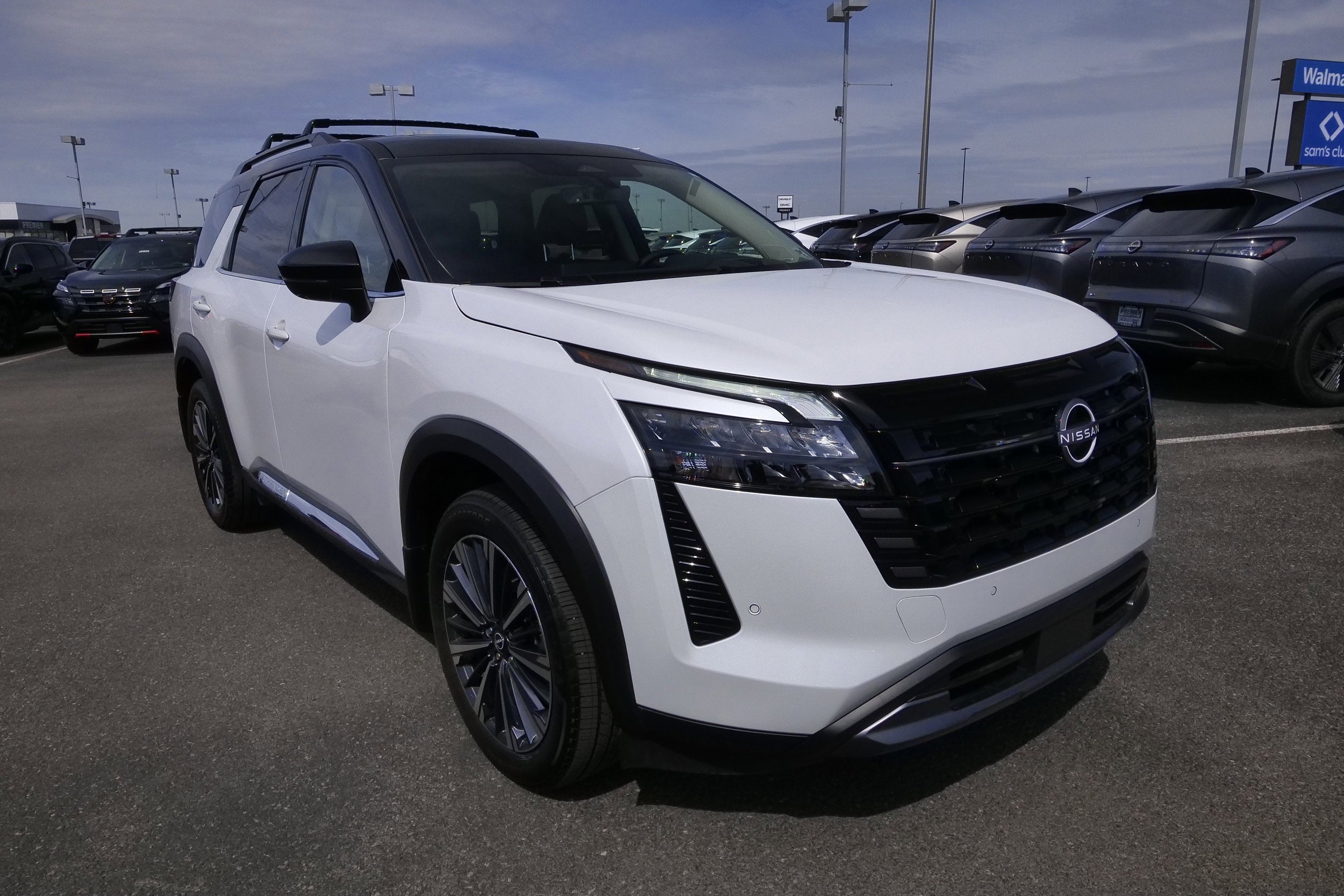 2026 Nissan Pathfinder Platinum