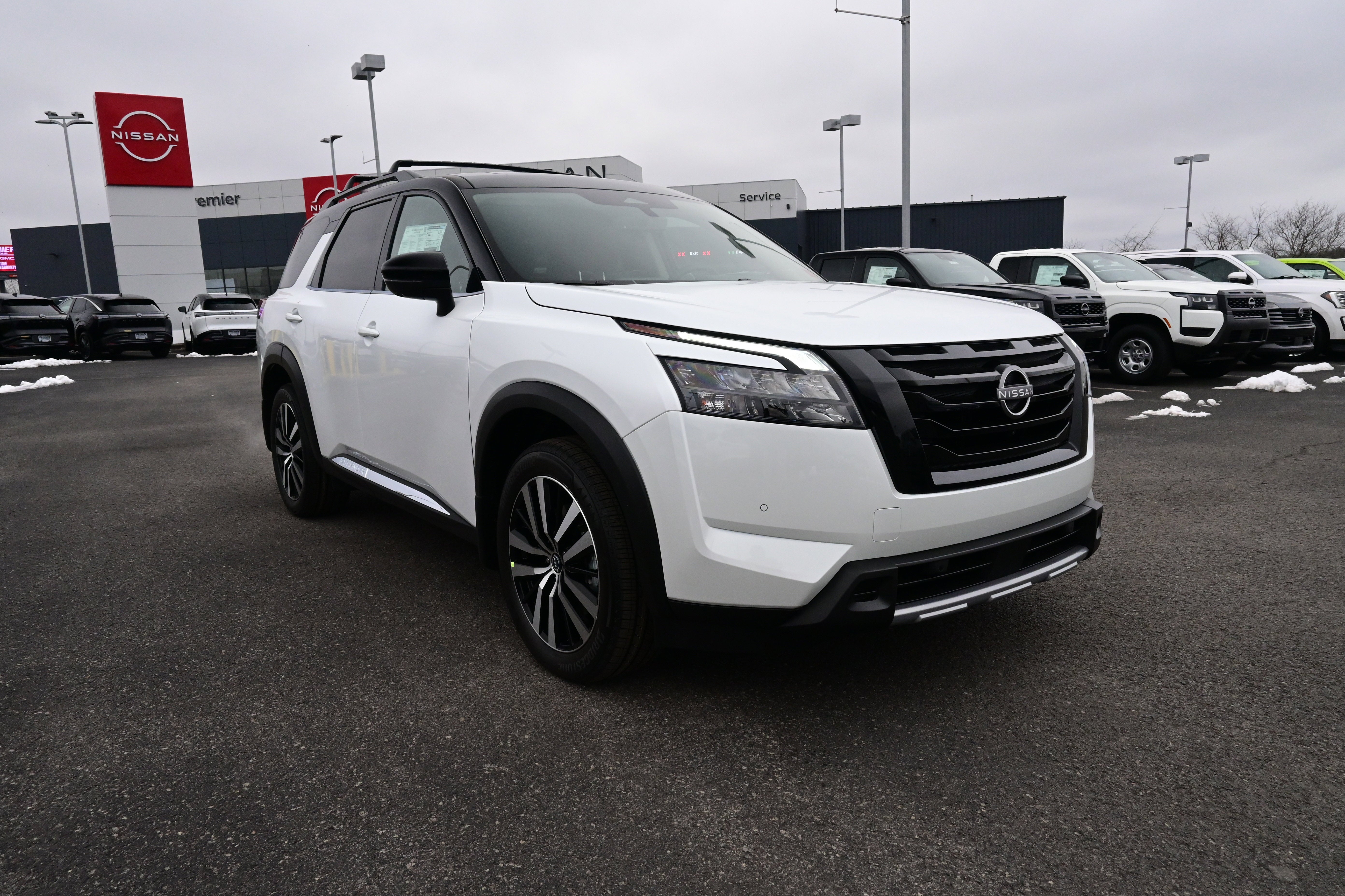 2025 Nissan Pathfinder Platinum