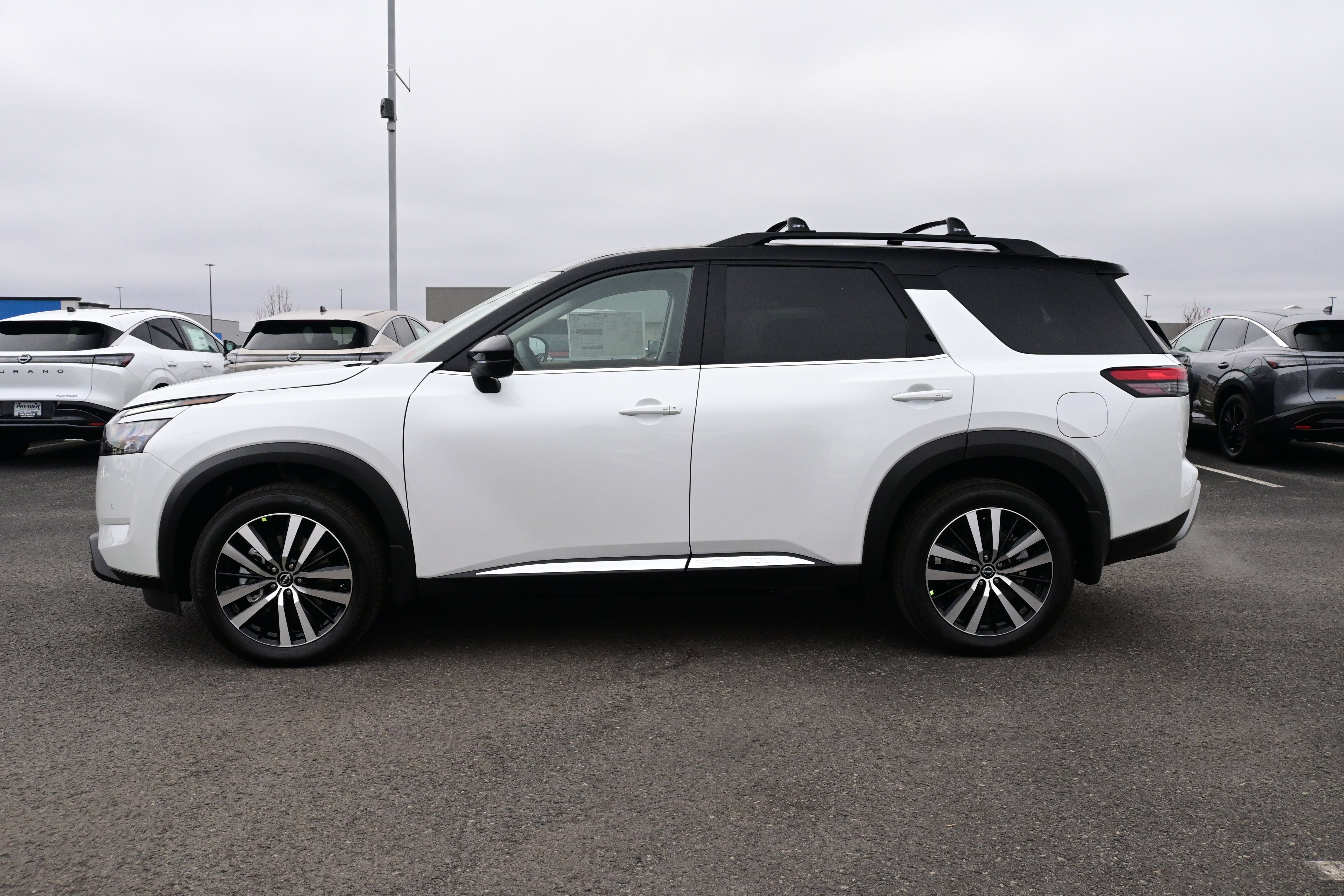 2025 Nissan Pathfinder Platinum