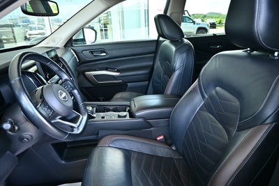 2022 Nissan Pathfinder Platinum